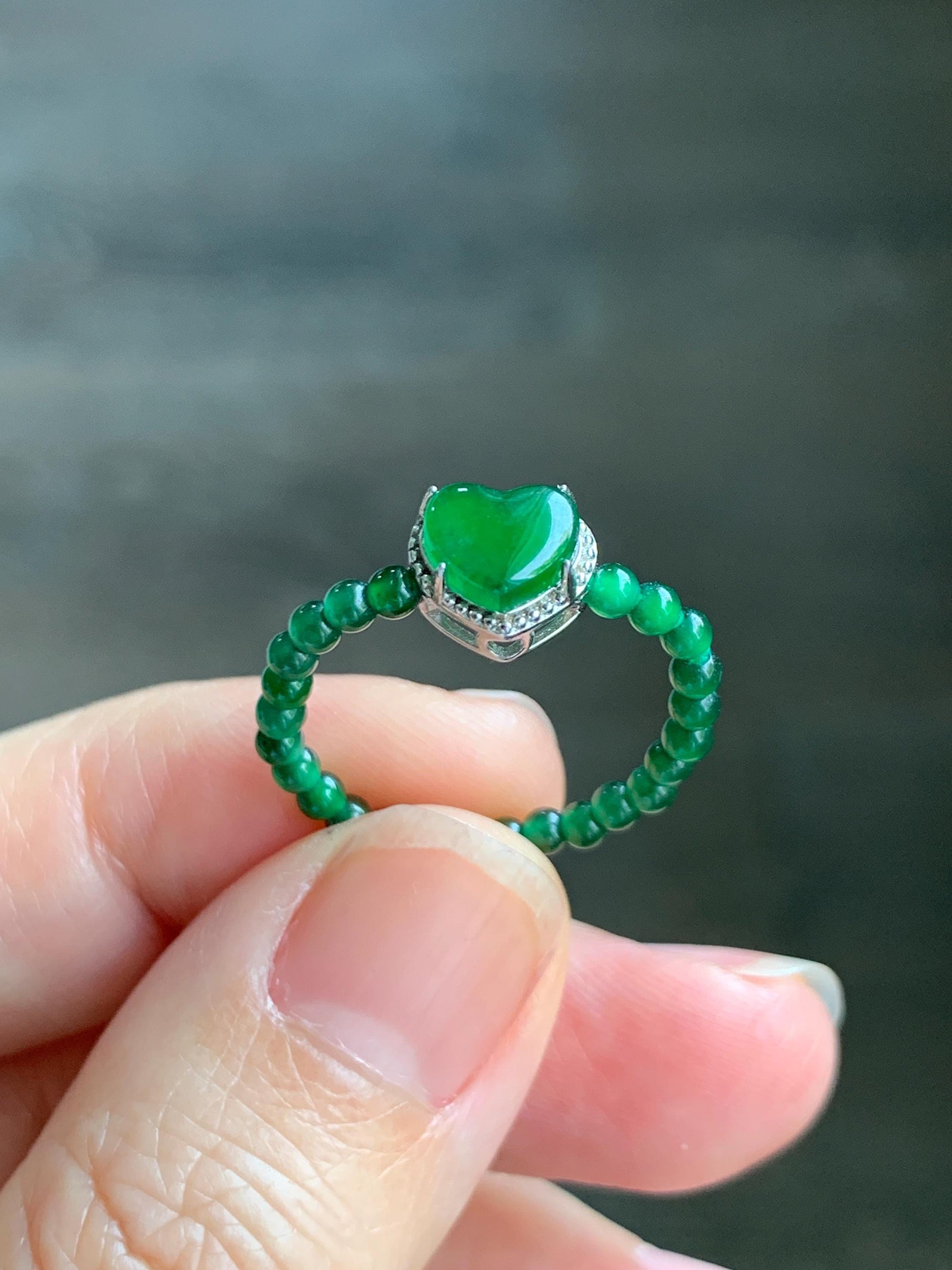 Natural Grade A Guatemalan Icy Translucent Vibrant Green Jade Jadeite Petite Beads Heart Charm Beaded Ring Size 7 US 天然冰危绿翡翠小珠潘多拉爱心戒圈WLX110