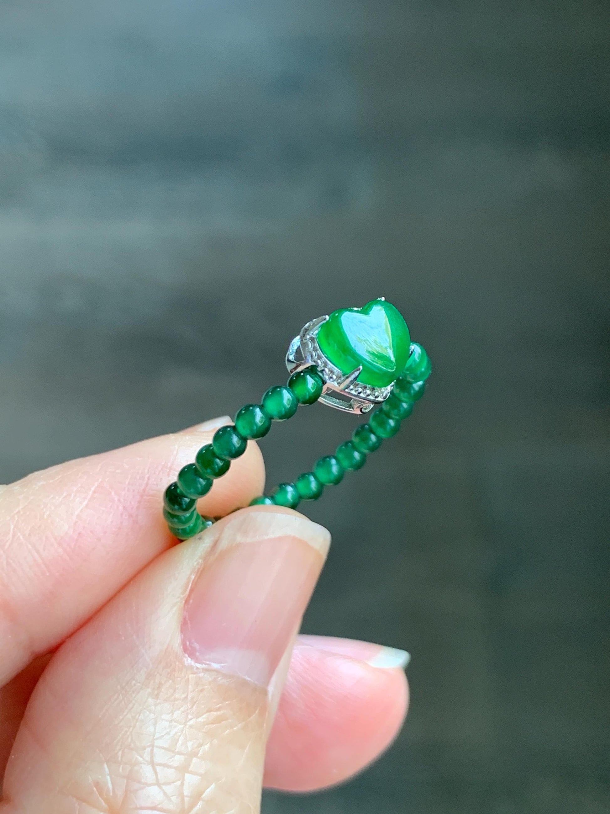 Natural Grade A Guatemalan Icy Translucent Vibrant Green Jade Jadeite Petite Beads Heart Charm Beaded Ring Size 7 US 天然冰危绿翡翠小珠潘多拉爱心戒圈WLX110