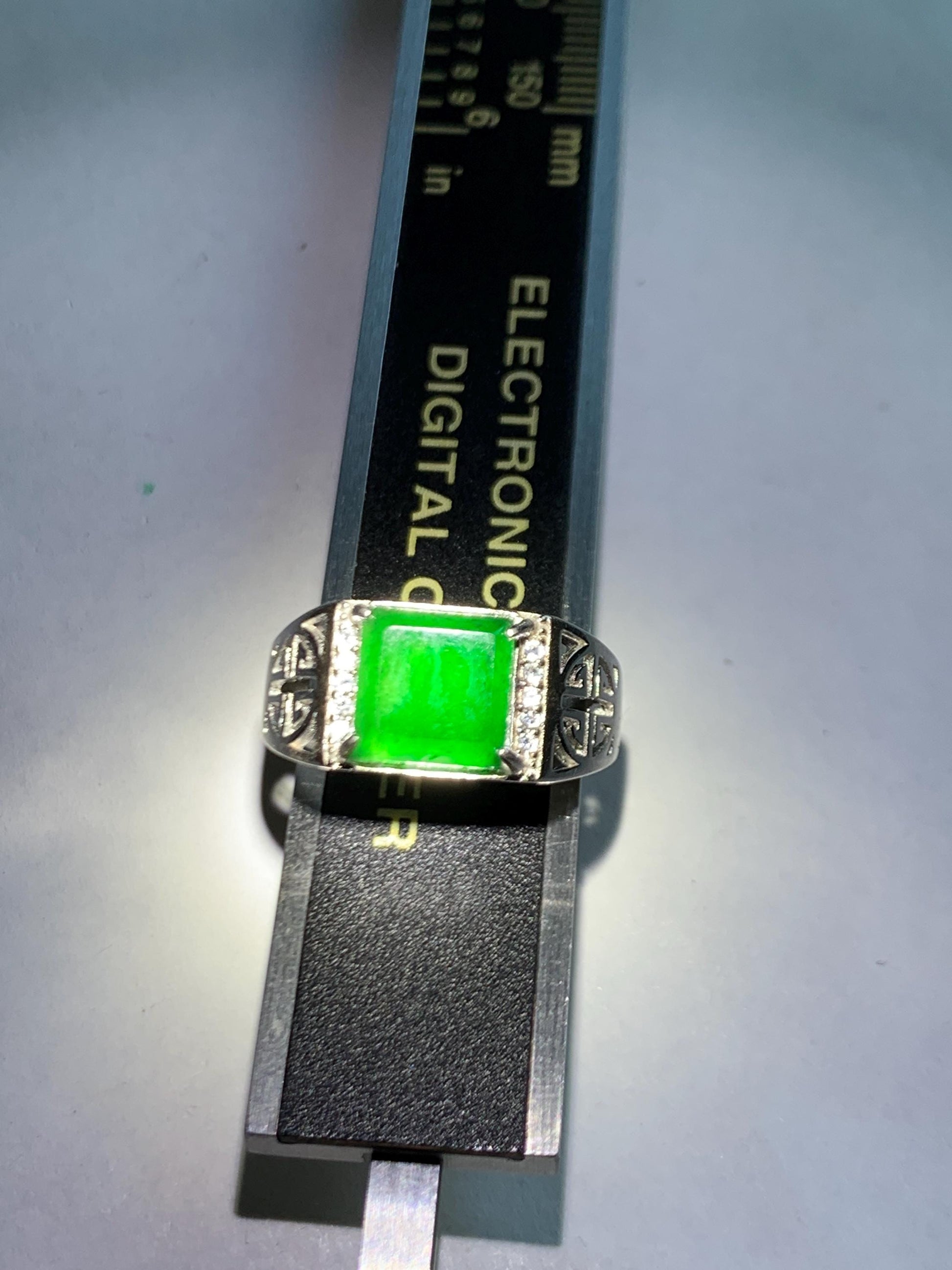 Natural Grade A Guatemalan Icy Highly Translucent Vibrant Green Jade Jadeite Saddle Ring Sterling Silver Adjustable 天然冰危绿翡翠马鞍银镶戒指 WLA248B