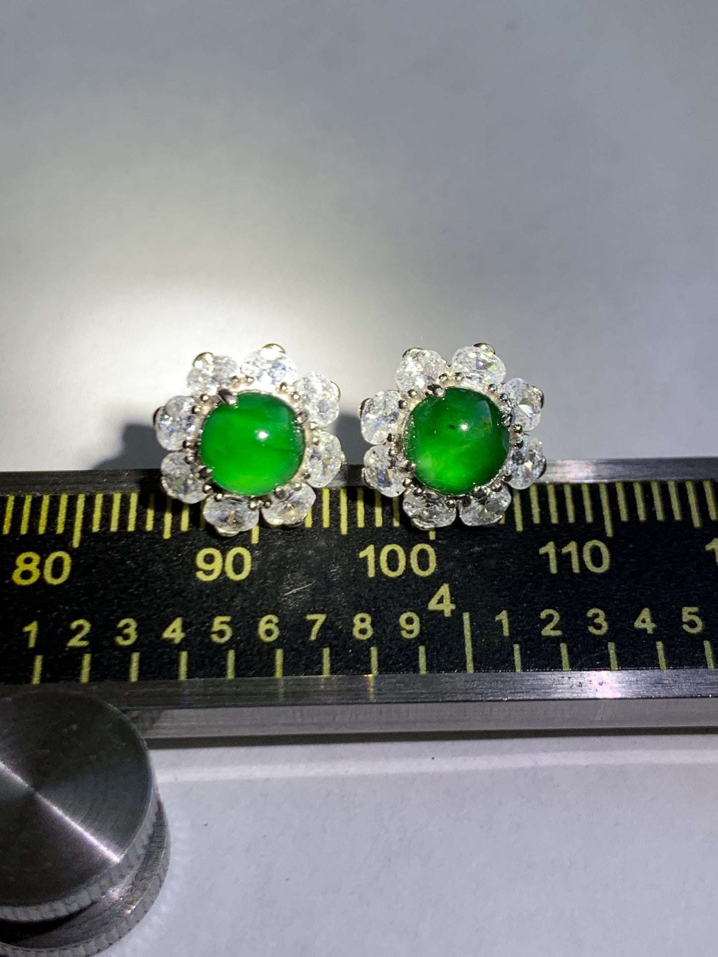 Natural Guatemalan Grade A Icy Highly Translucent Vibrant Green Jadeite Round Stud Earrings Sterling Silver 天然冰危绿翡翠蛋面银镶耳钉 LHD77