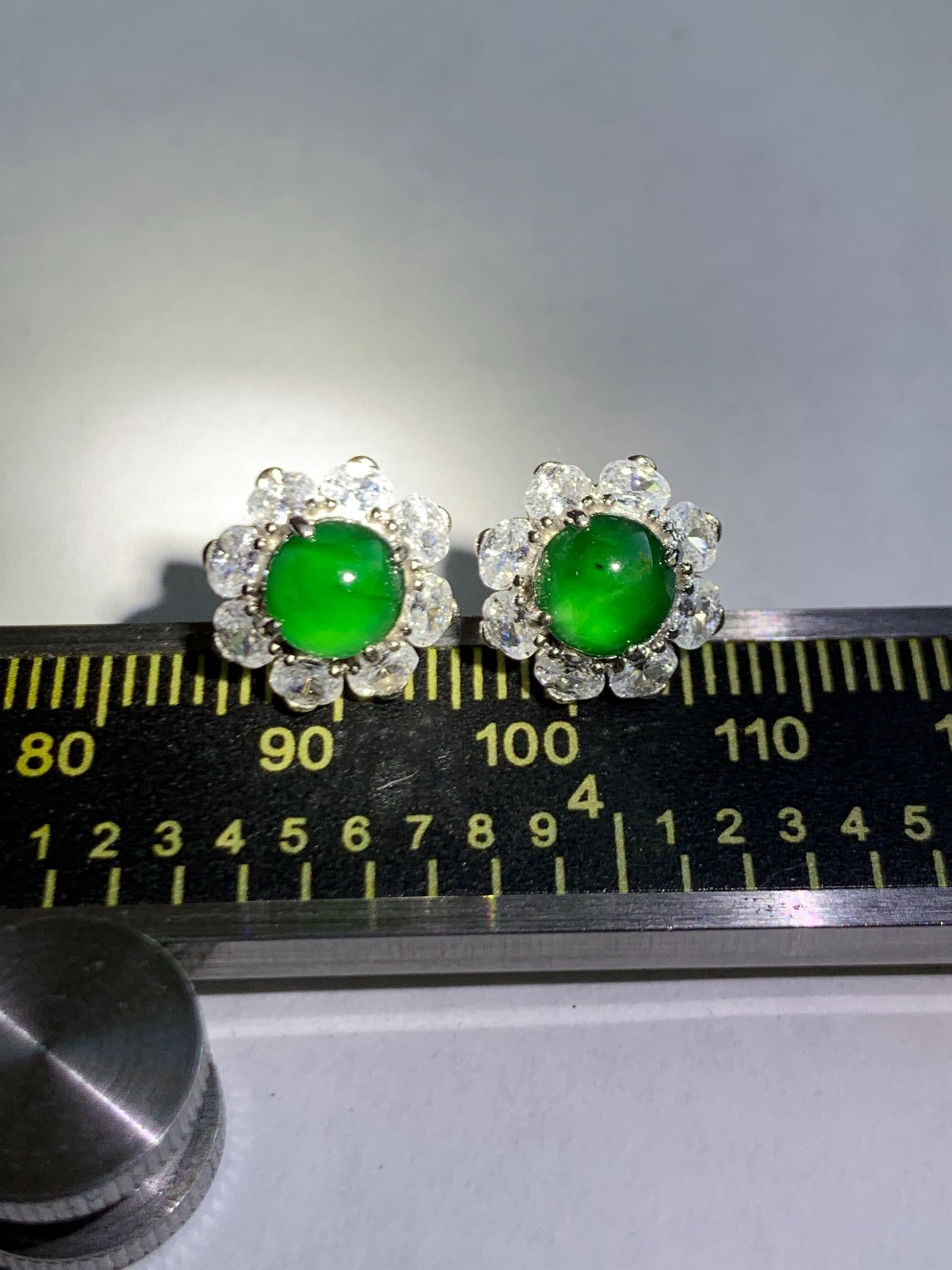Natural Guatemalan Grade A Icy Highly Translucent Vibrant Green Jadeite Round Stud Earrings Sterling Silver 天然冰危绿翡翠蛋面银镶耳钉 LHD77