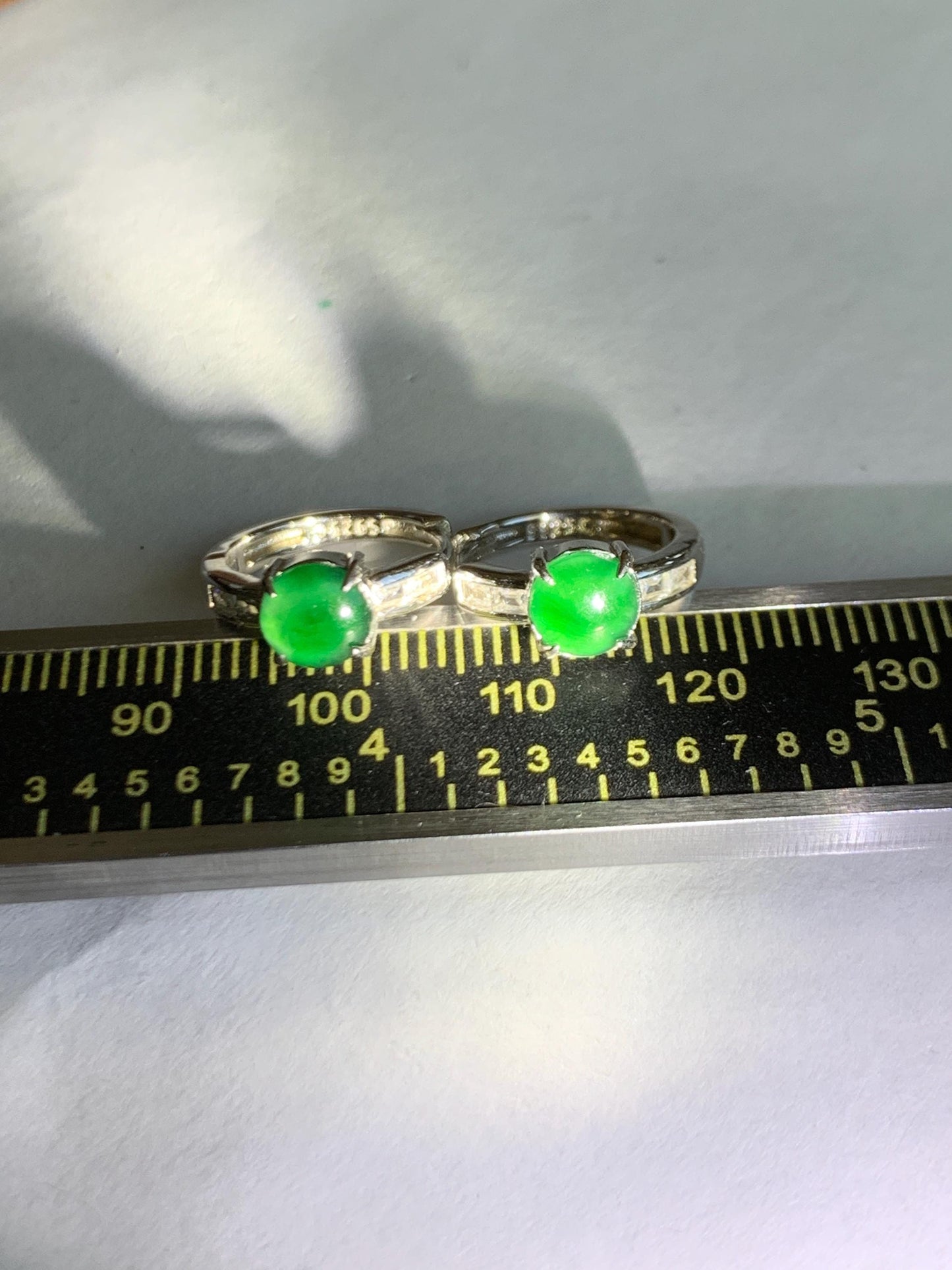Natural Grade A Guatemalan Icy Translucent Rich Green Jade Jadeite Solitaire Style Huggie Hoop Earrings Sterling Silver 天然冰危绿翡翠镶嵌耳包 WLL77