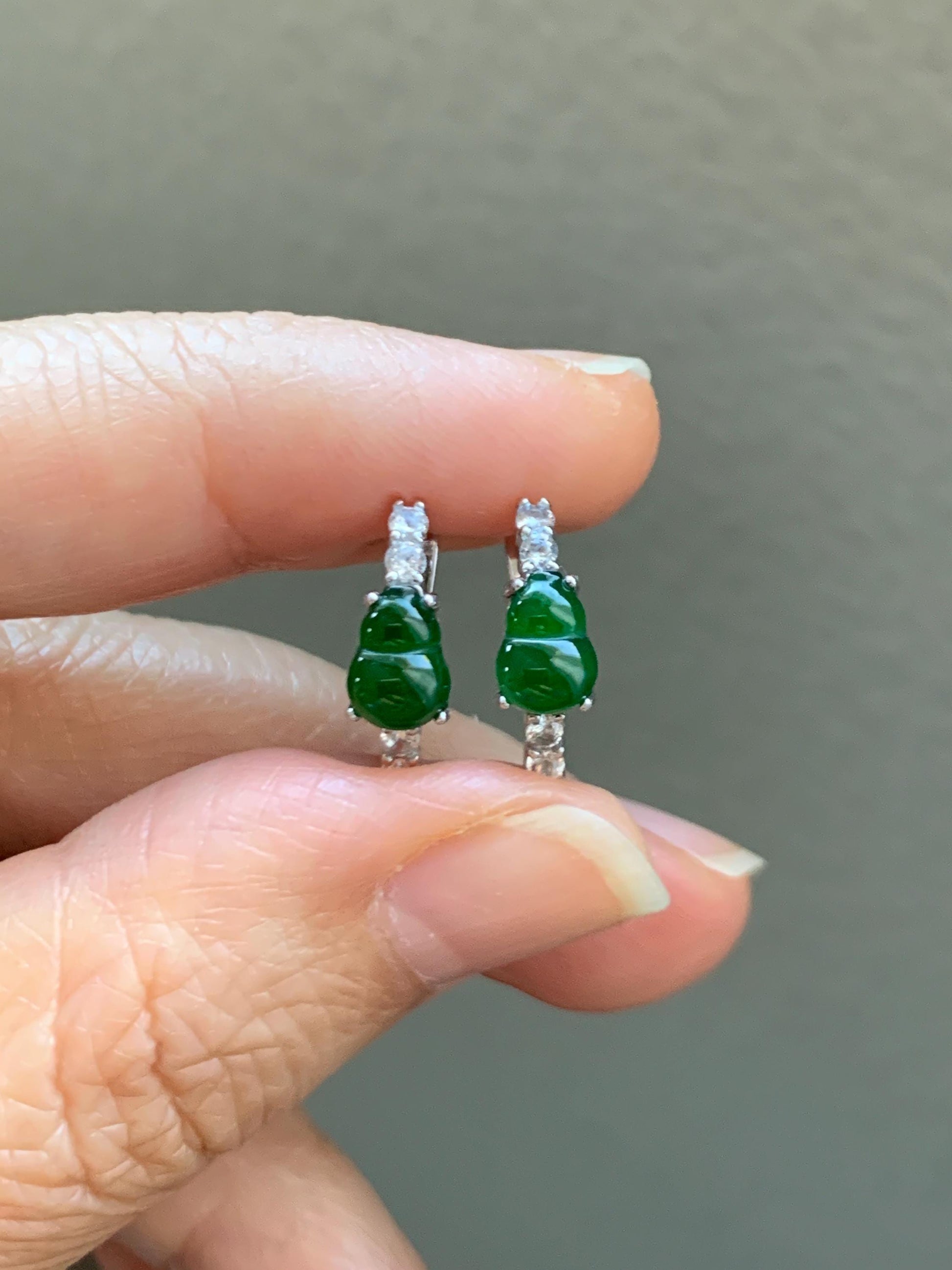 Natural Grade A Guatemalan Icy Translucent Vibrant Green Jade Jadeite Gourd Hulu Hoop Huggie Earrings Sterling Silver 天然冰危绿翡翠葫芦银镶耳包 WCH99