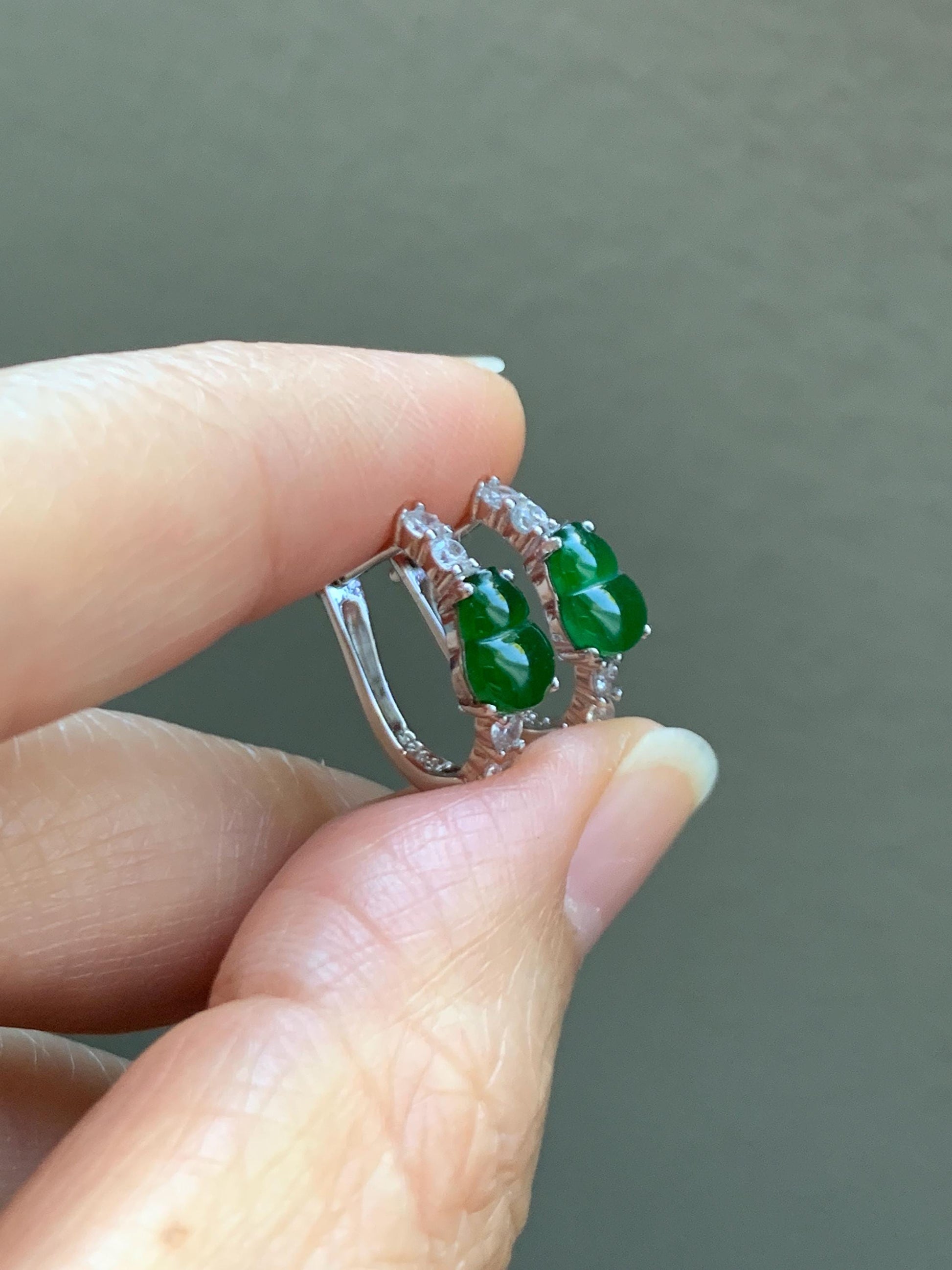 Natural Grade A Guatemalan Icy Translucent Vibrant Green Jade Jadeite Gourd Hulu Hoop Huggie Earrings Sterling Silver 天然冰危绿翡翠葫芦银镶耳包 WCH99