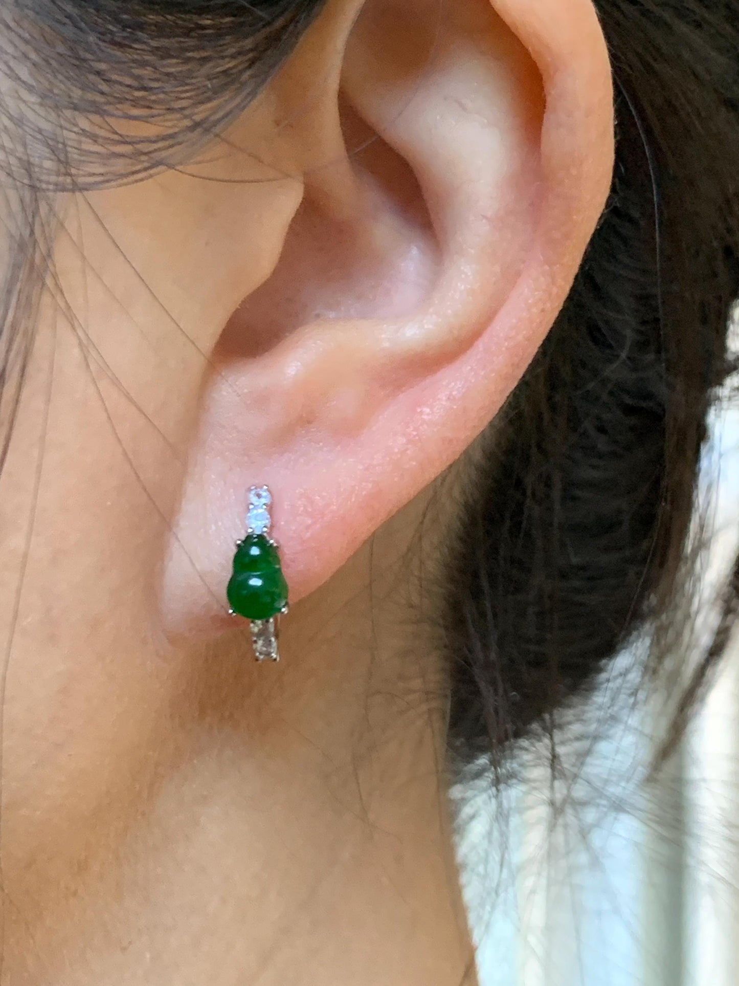 Natural Grade A Guatemalan Icy Translucent Vibrant Green Jade Jadeite Gourd Hulu Hoop Huggie Earrings Sterling Silver 天然冰危绿翡翠葫芦银镶耳包 WCH99