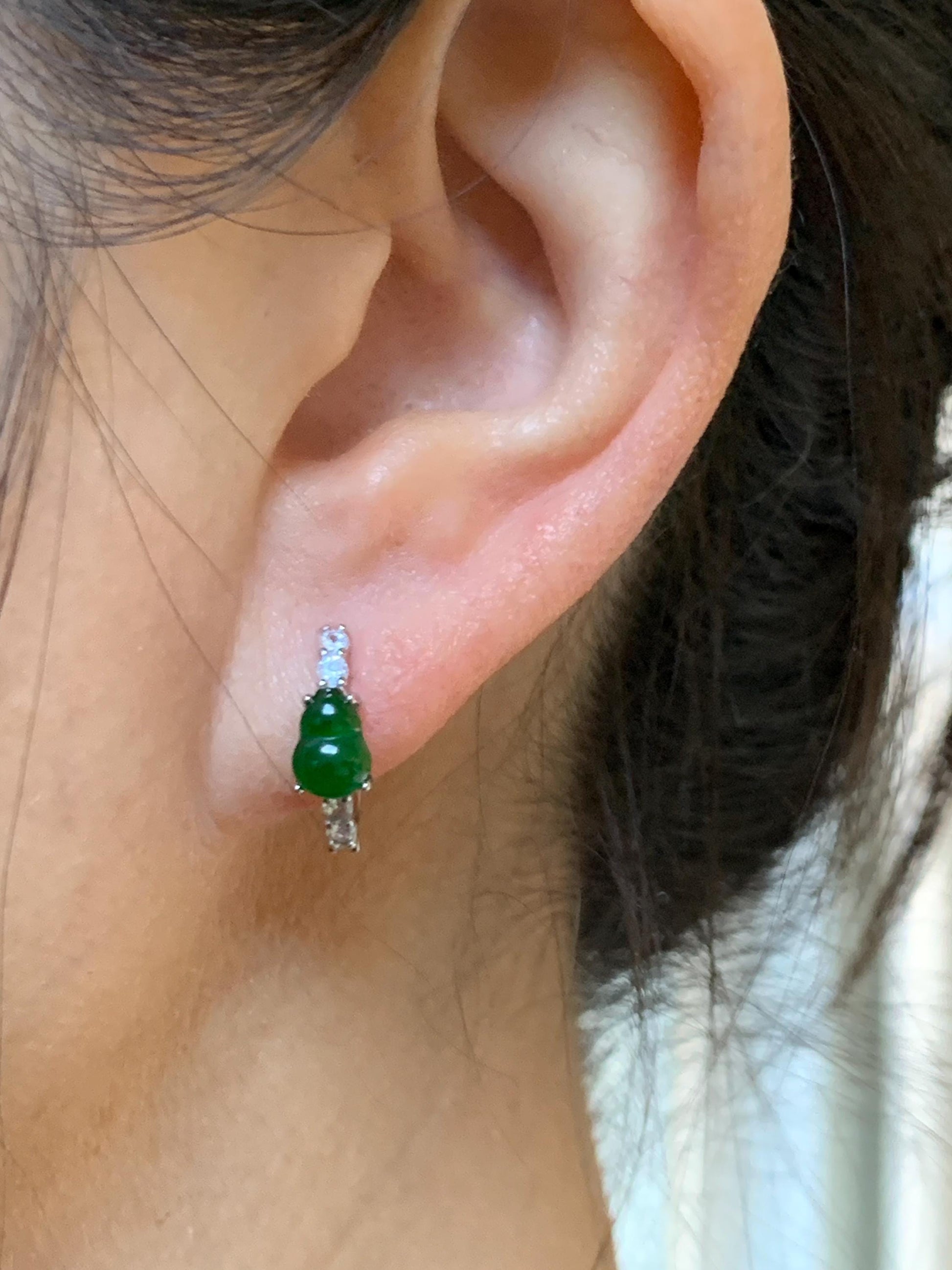 Natural Grade A Guatemalan Icy Translucent Vibrant Green Jade Jadeite Gourd Hulu Hoop Huggie Earrings Sterling Silver 天然冰危绿翡翠葫芦银镶耳包 WCH99