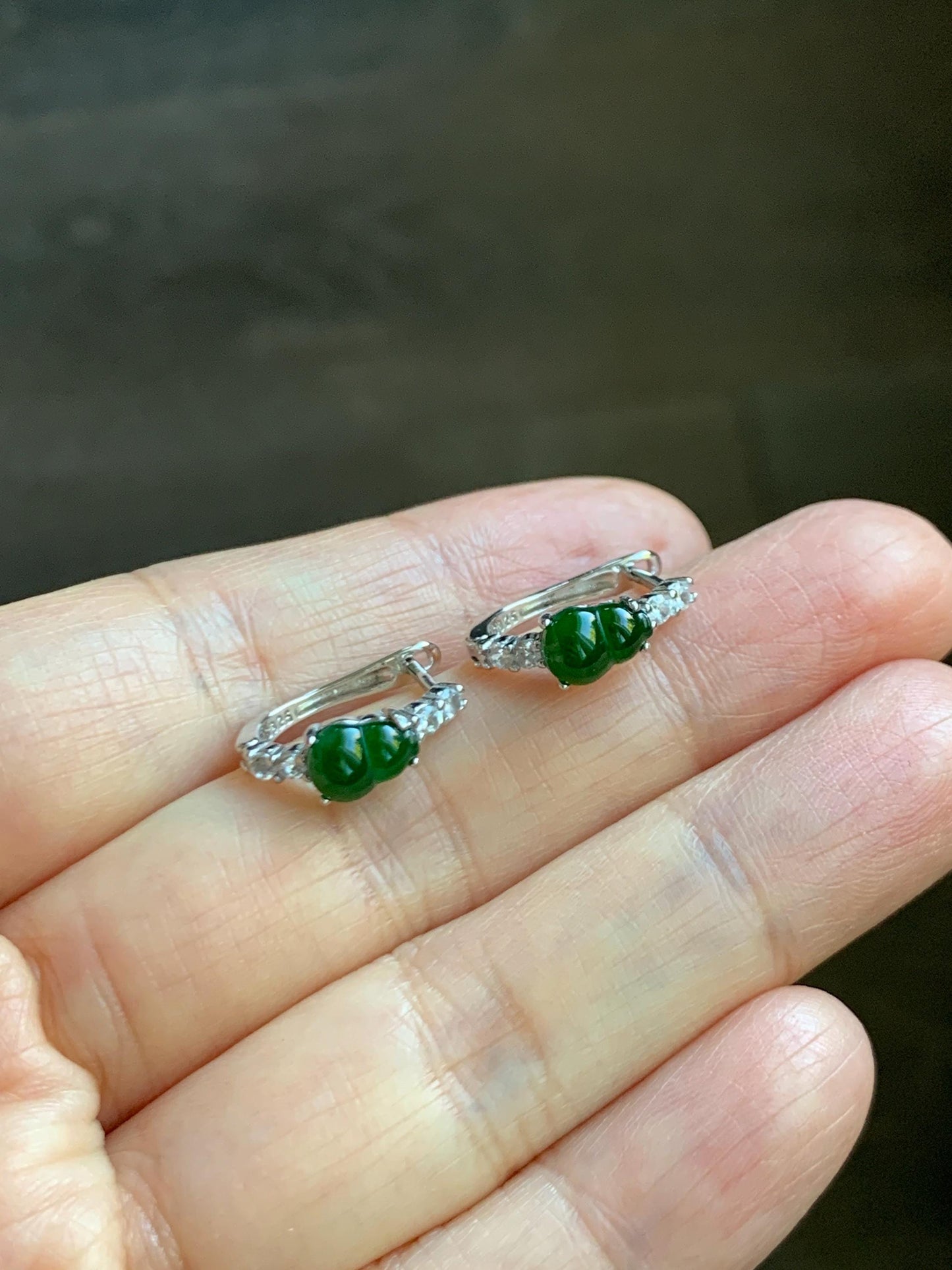 Natural Grade A Guatemalan Icy Translucent Vibrant Green Jade Jadeite Gourd Hulu Hoop Huggie Earrings Sterling Silver 天然冰危绿翡翠葫芦银镶耳包 WCH99