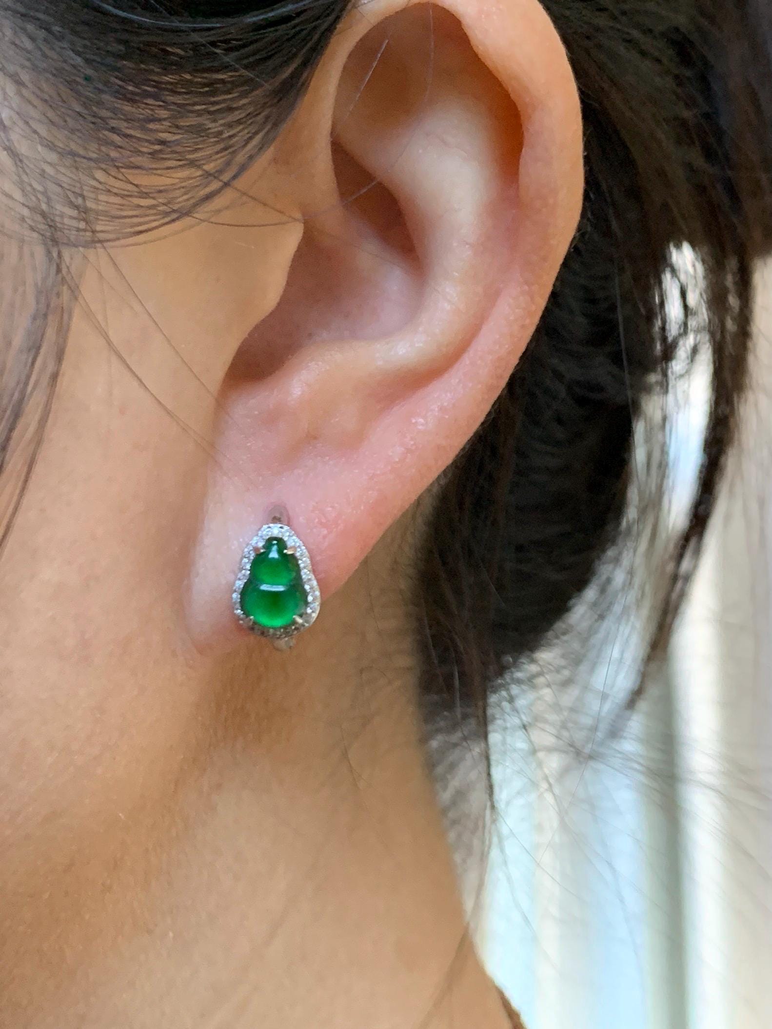Natural Grade A Guatemalan Icy Translucent Vibrant Green Jade Jadeite Gourd Hulu Hoop Huggie Earrings Sterling Silver 天然冰危绿翡翠葫芦银镶耳包 WDH110