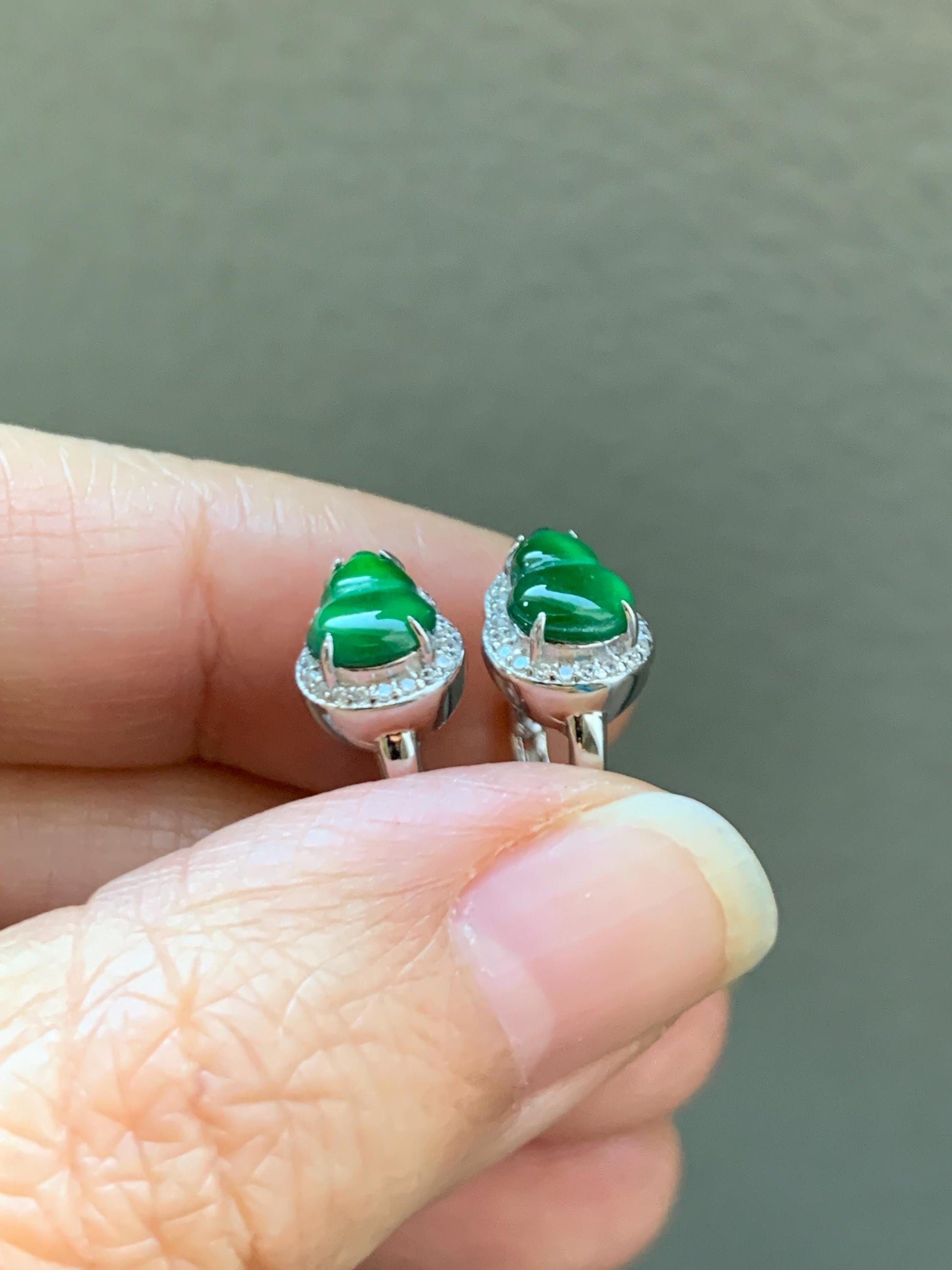 Natural Grade A Guatemalan Icy Translucent Vibrant Green Jade Jadeite Gourd Hulu Hoop Huggie Earrings Sterling Silver 天然冰危绿翡翠葫芦银镶耳包 WDH110