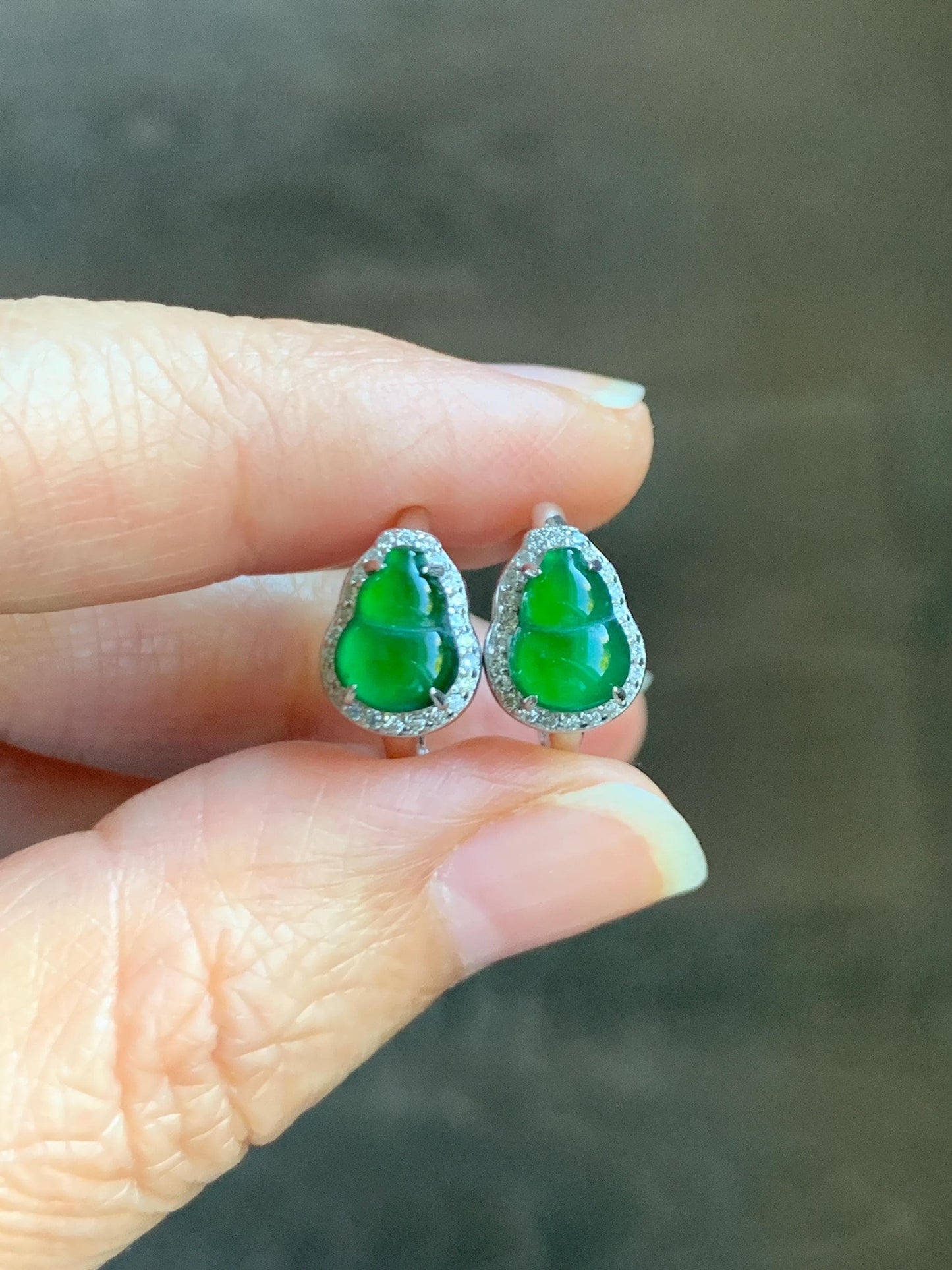 Natural Grade A Guatemalan Icy Translucent Vibrant Green Jade Jadeite Gourd Hulu Hoop Huggie Earrings Sterling Silver 天然冰危绿翡翠葫芦银镶耳包 WDH110