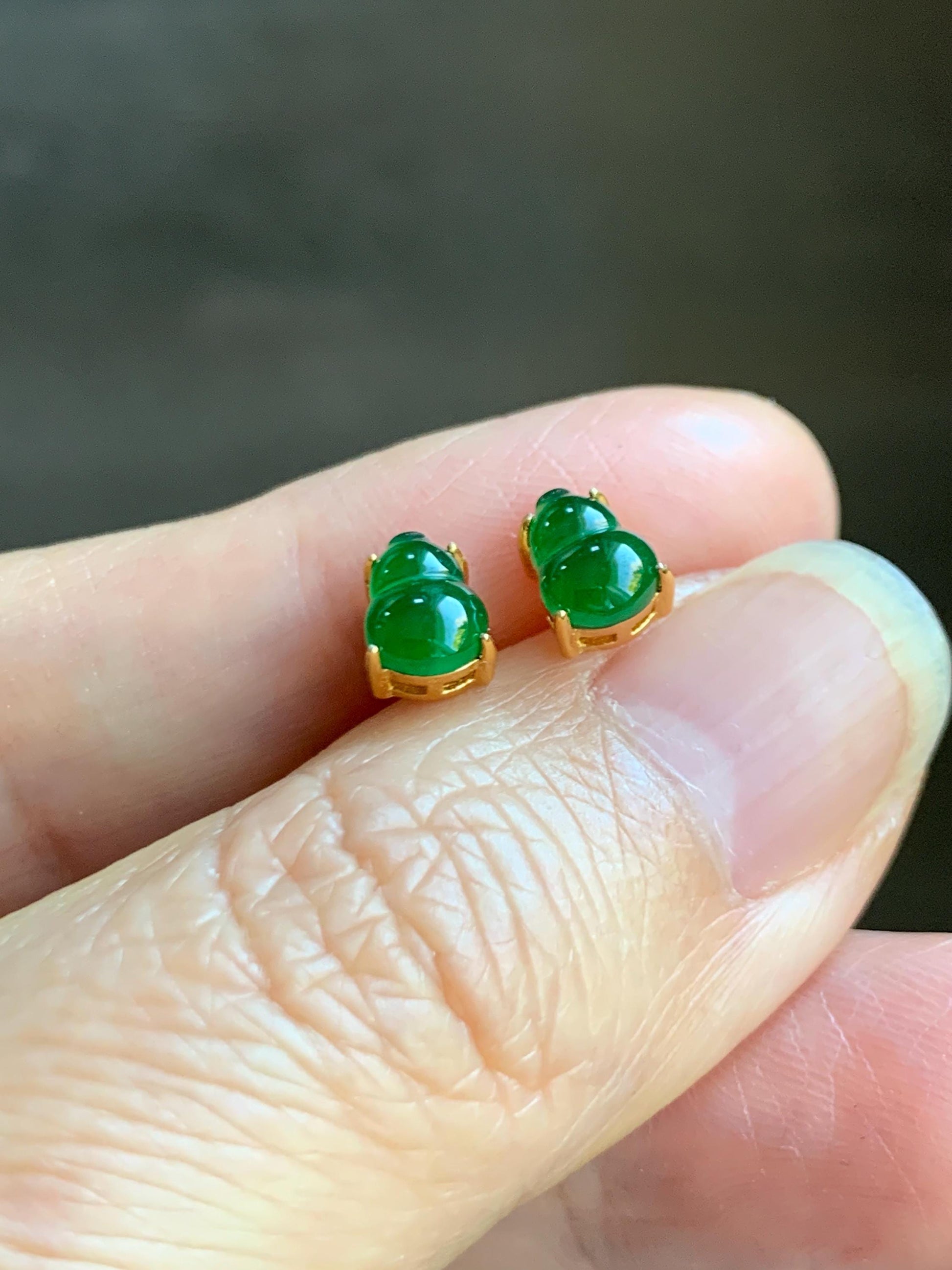 Natural Grade A Guatemalan Icy Translucent Vibrant Green Jade Jadeite Gourd Hulu Stud Earrings Sterling Silver 天然冰危绿翡翠葫芦银耳钉WHJ150B