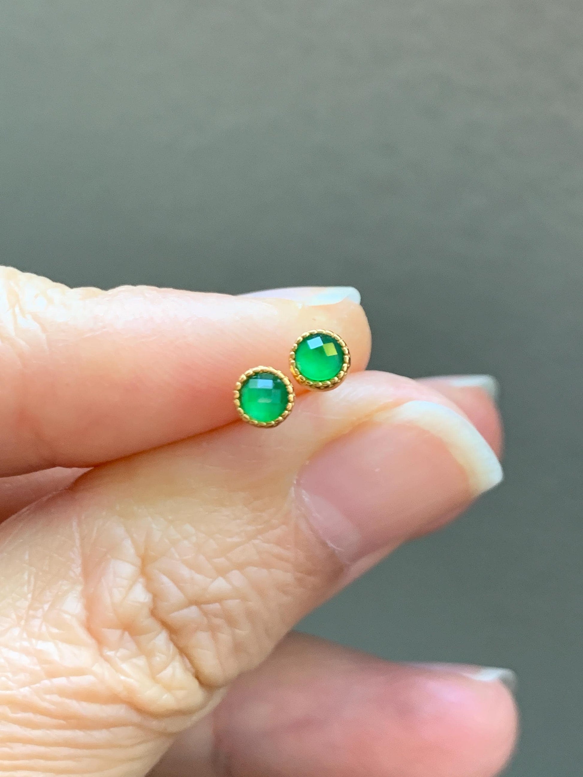 Natural Grade A Guatemalan Icy Translucent Vibrant Green Jade Jadeite Faceted Petite Stud Earrings Sterling Silver 天然冰危绿翡翠切割面耳钉 QGW105A