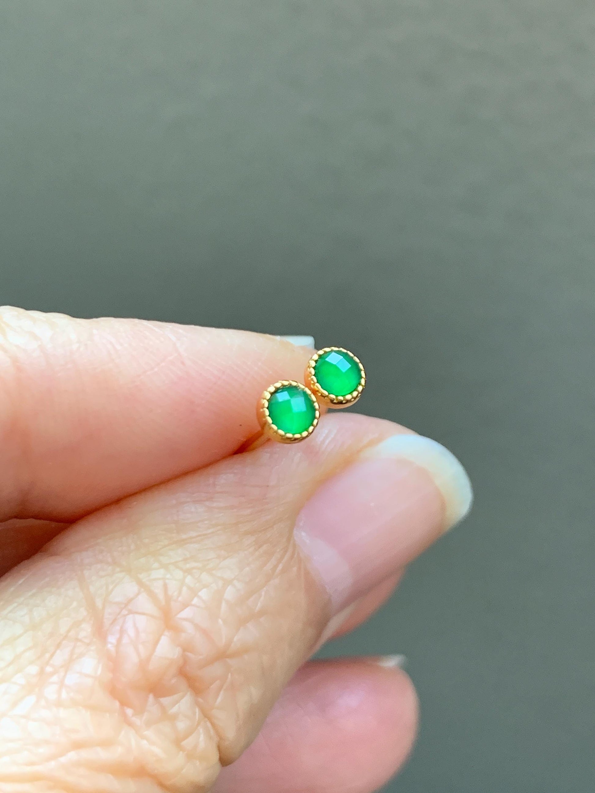 Natural Grade A Guatemalan Icy Translucent Vibrant Green Jade Jadeite Faceted Petite Stud Earrings Sterling Silver 天然冰危绿翡翠切割面耳钉 QGW105A