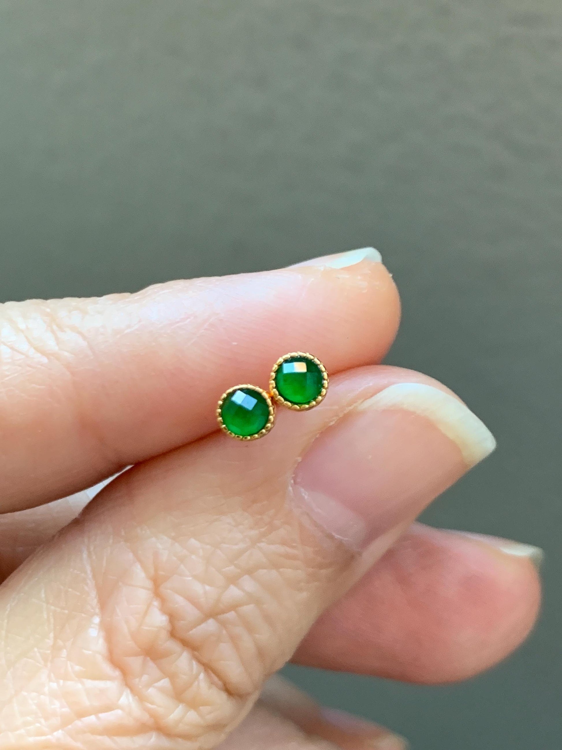 Natural Grade A Guatemalan Icy Translucent Vibrant Green Jade Jadeite Faceted Petite Stud Earrings Sterling Silver 天然冰危绿翡翠切割面耳钉 QGW105B