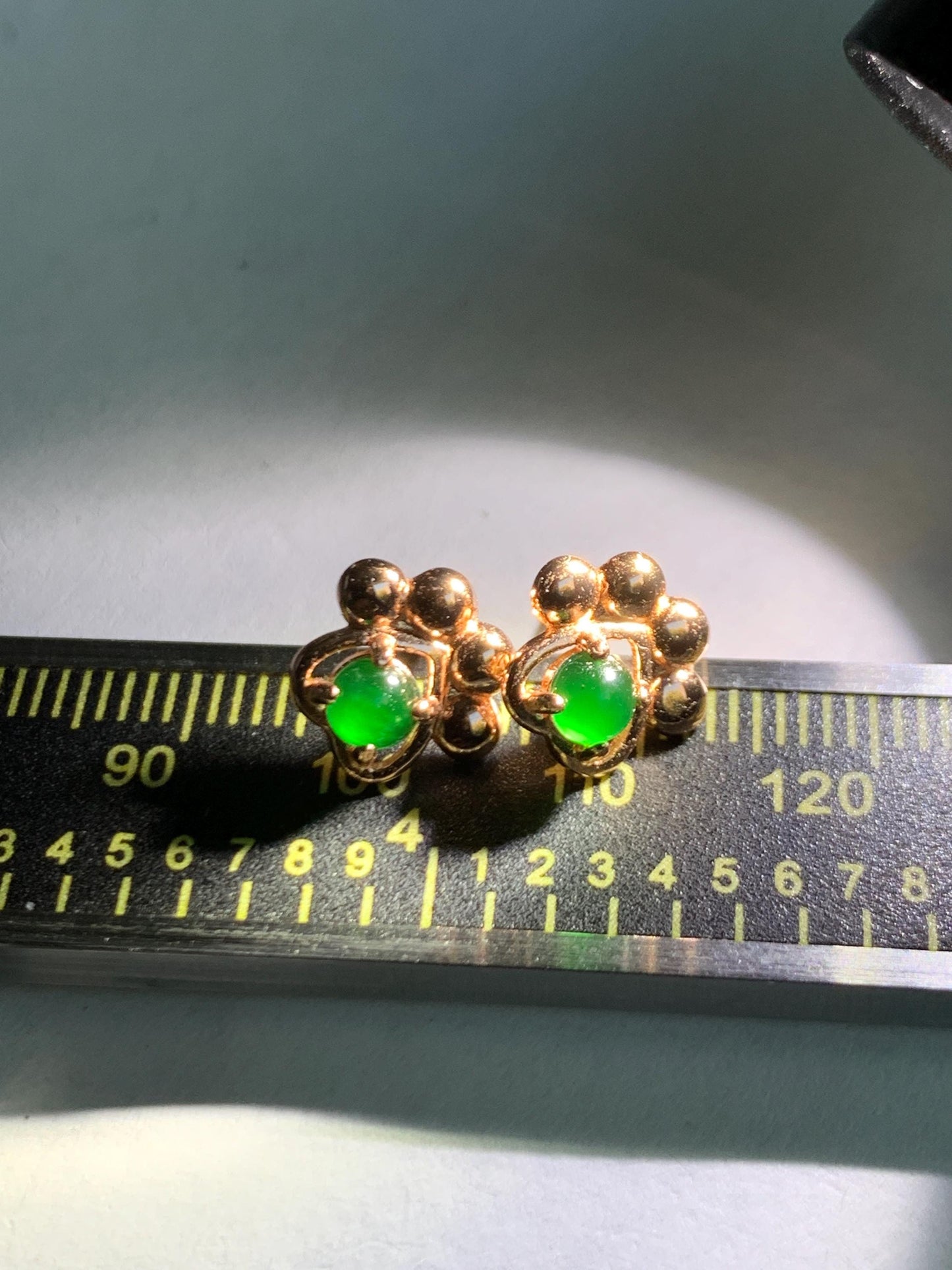 Natural Grade A Guatemalan Icy Translucent Vibrant Green Jade Jadeite Paw Print Stud Earrings Sterling Silver RG Overlay 天然冰危绿翡翠爪印耳钉 WLP55