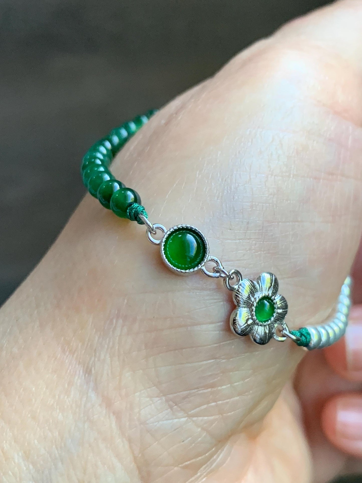 Natural Grade A Guatemalan Icy Vibrant Green Jadeite Petite Beads Cherry Blossom Charm Beaded Bracelet Sterling Silver 7” 天然冰危绿翡翠小珠手串 BSB204