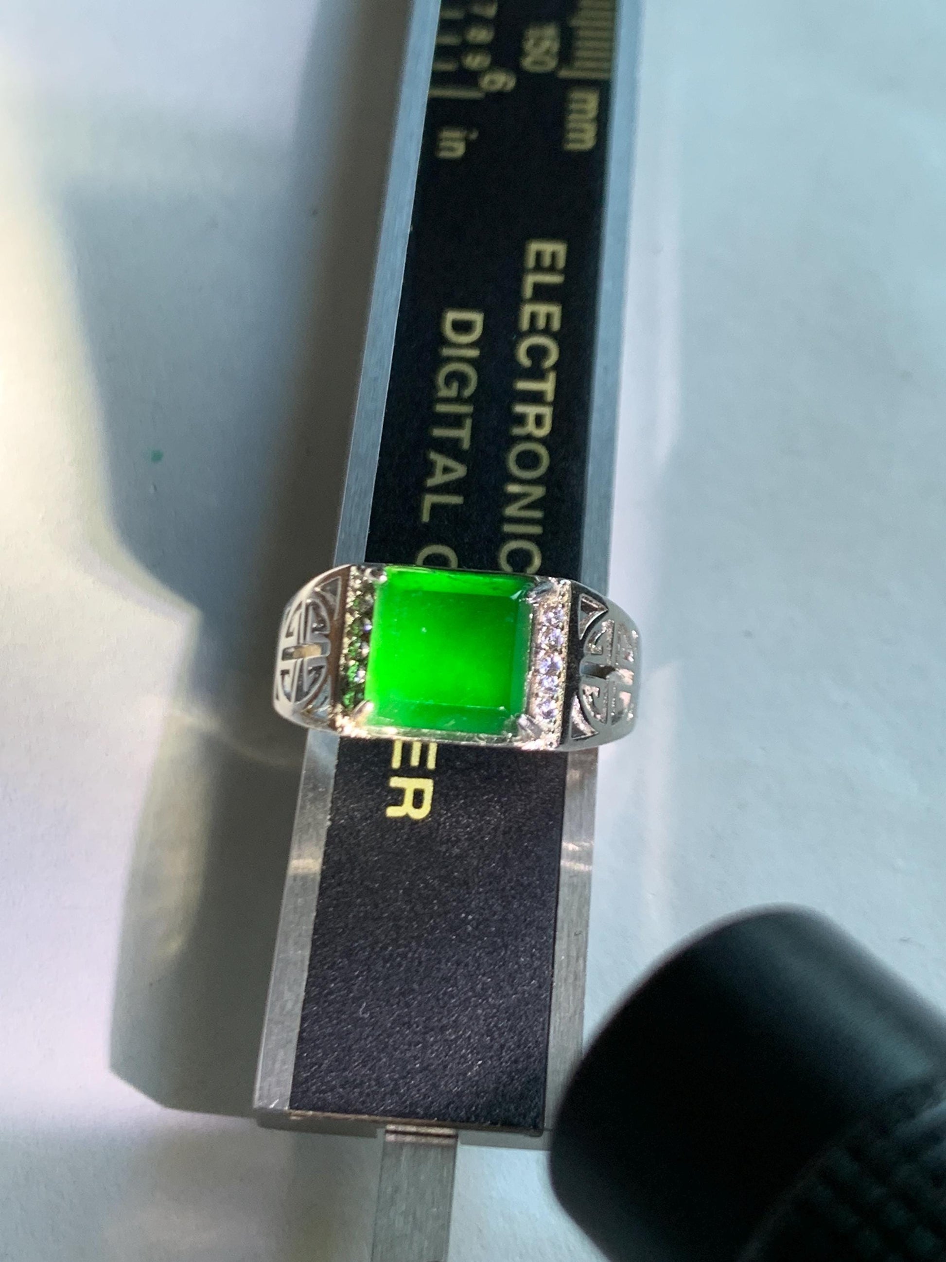 Natural Grade A Guatemalan Icy Highly Translucent Vibrant Green Jade Jadeite Saddle Ring Sterling Silver Adjustable 天然冰危绿翡翠马鞍银镶戒指 WLA248B