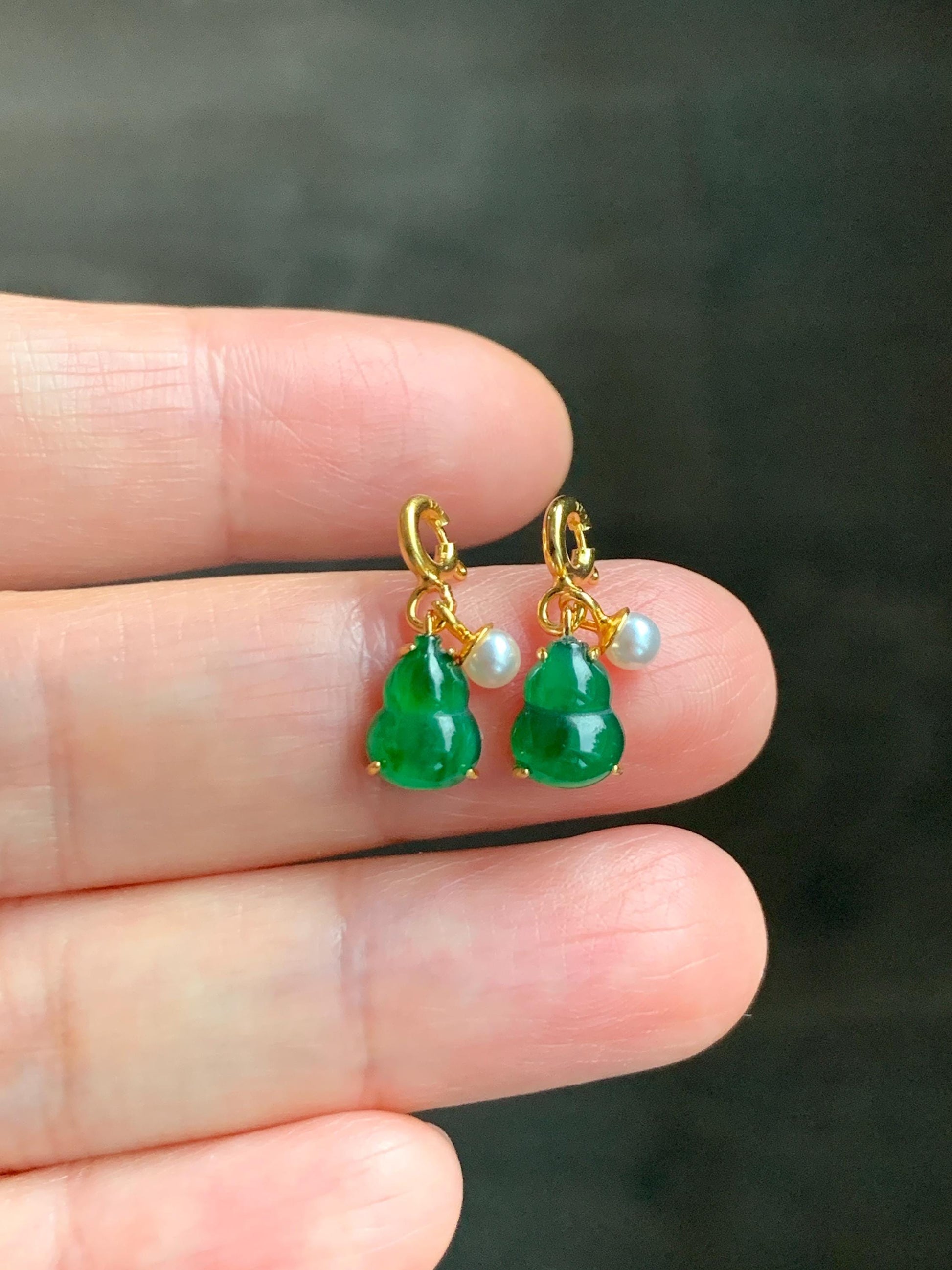 Natural Grade A Guatemalan Icy Translucent Vibrant Green Jade Jadeite Petite Gourd Hulu Charm Pendant Sterling Silver 天然冰危绿翡翠小葫芦滴流吊坠 WHD110