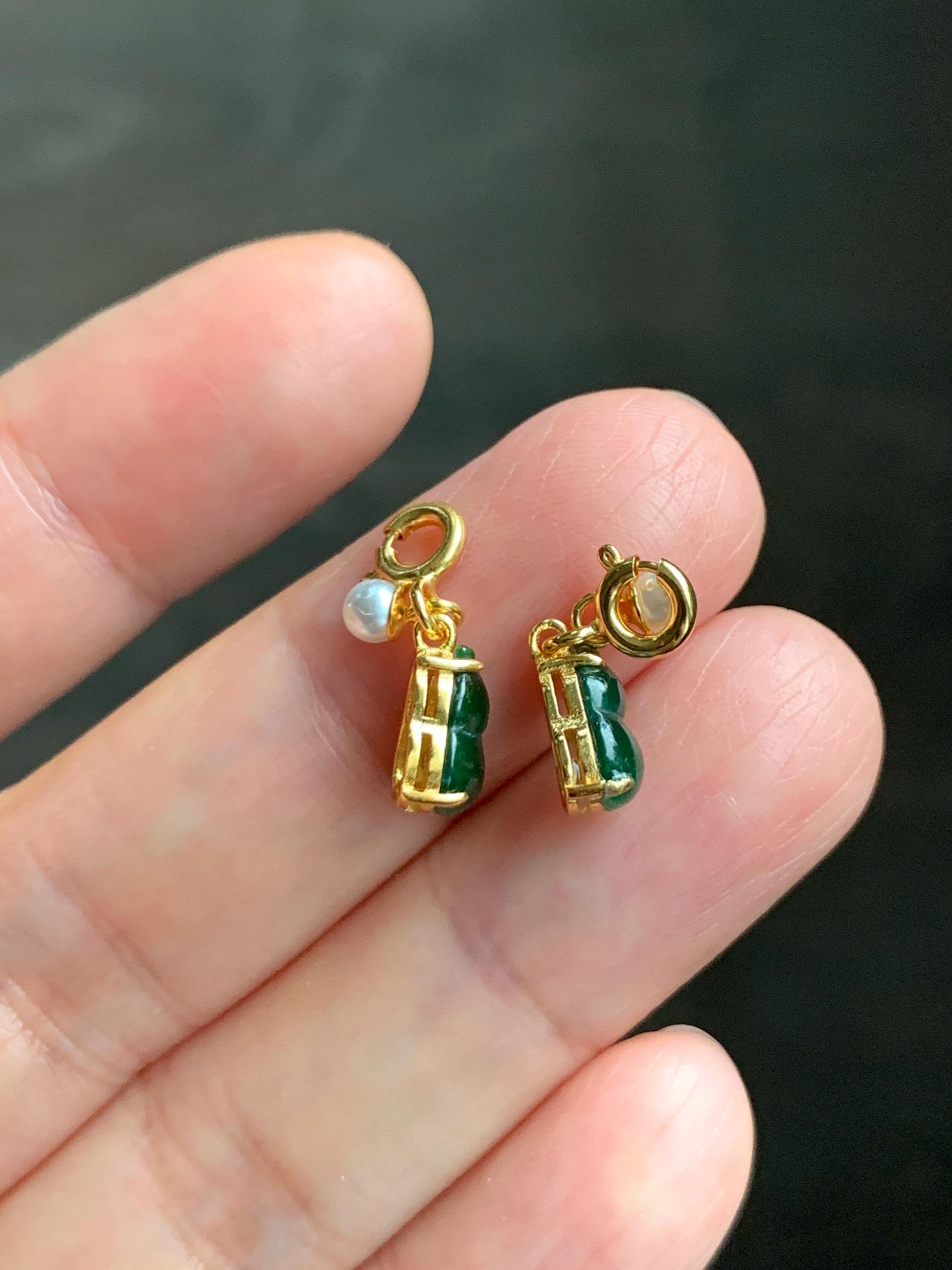 Natural Grade A Guatemalan Icy Translucent Vibrant Green Jade Jadeite Petite Gourd Hulu Charm Pendant Sterling Silver 天然冰危绿翡翠小葫芦滴流吊坠 WHD110