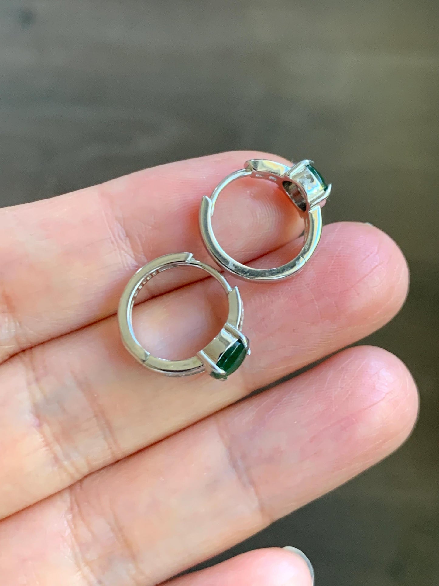 Natural Grade A Guatemalan Icy Translucent Rich Green Jade Jadeite Solitaire Style Huggie Hoop Earrings Sterling Silver 天然冰危绿翡翠镶嵌耳包 WLL77