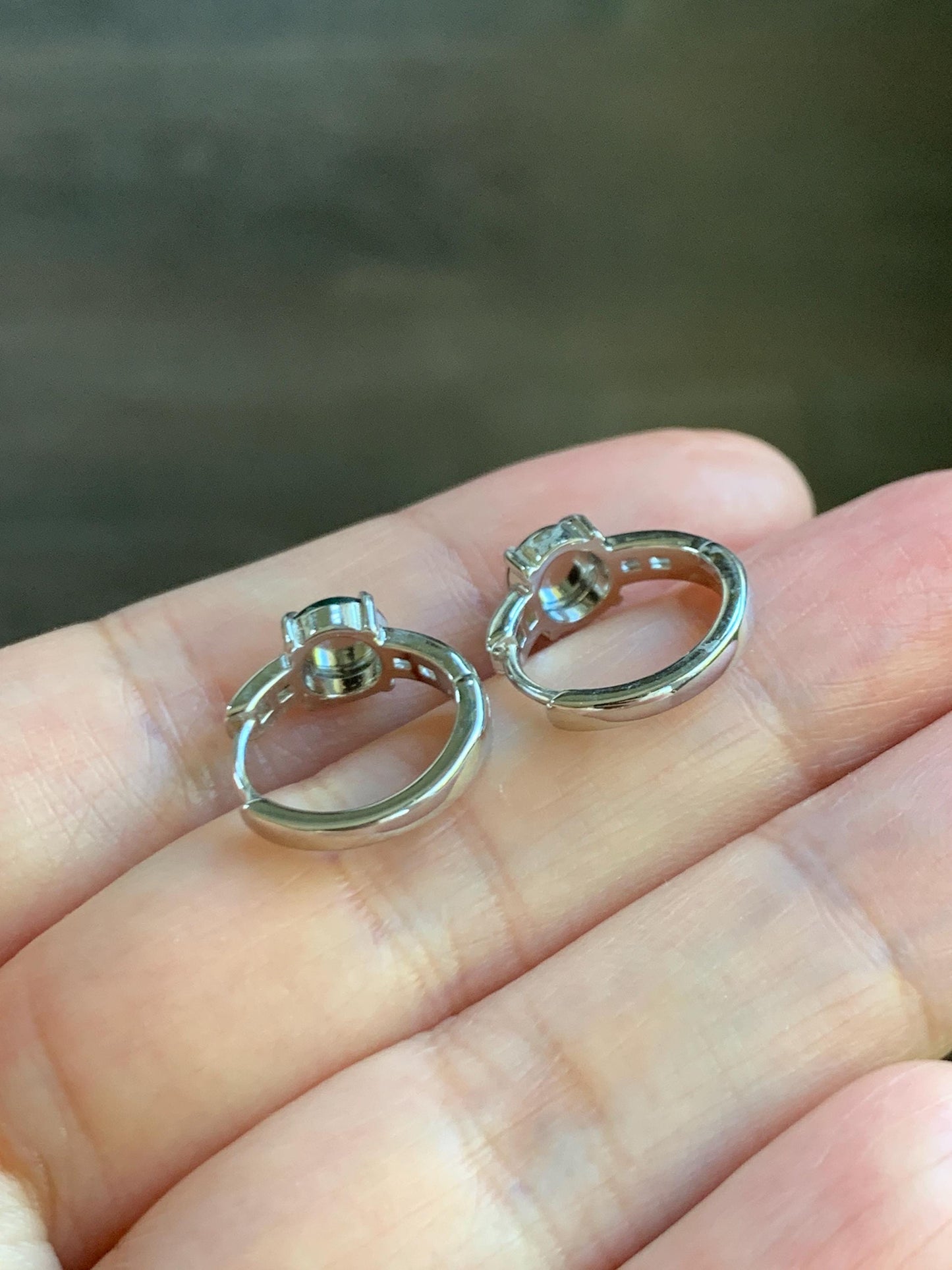 Natural Grade A Guatemalan Icy Translucent Rich Green Jade Jadeite Solitaire Style Huggie Hoop Earrings Sterling Silver 天然冰危绿翡翠镶嵌耳包 WLL77