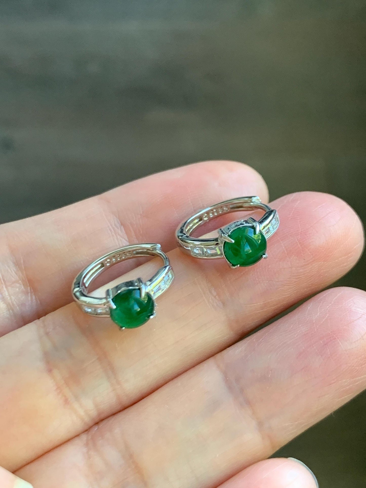 Natural Grade A Guatemalan Icy Translucent Rich Green Jade Jadeite Solitaire Style Huggie Hoop Earrings Sterling Silver 天然冰危绿翡翠镶嵌耳包 WLL77