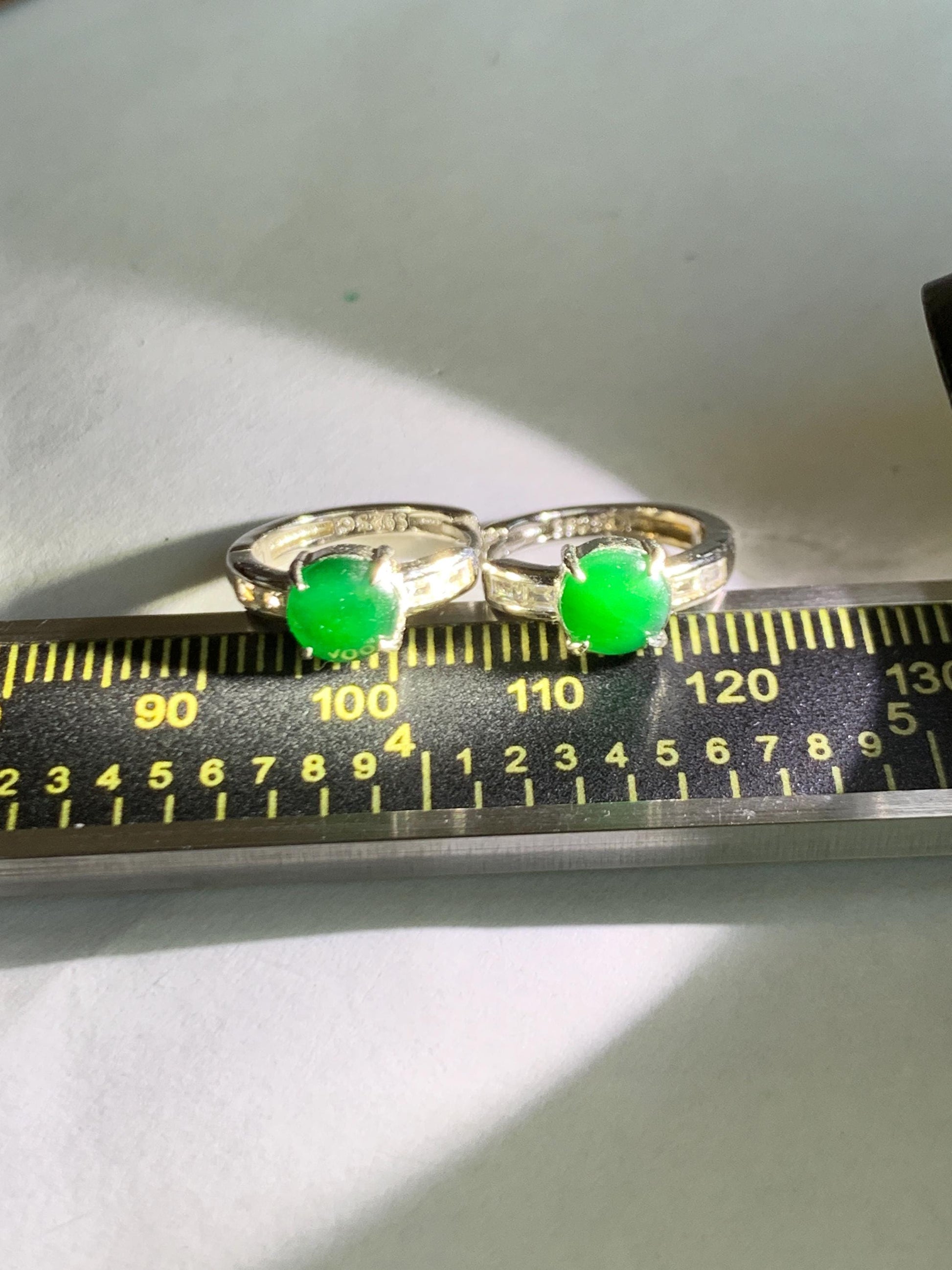 Natural Grade A Guatemalan Icy Translucent Rich Green Jade Jadeite Solitaire Style Huggie Hoop Earrings Sterling Silver 天然冰危绿翡翠镶嵌耳包 WLL77