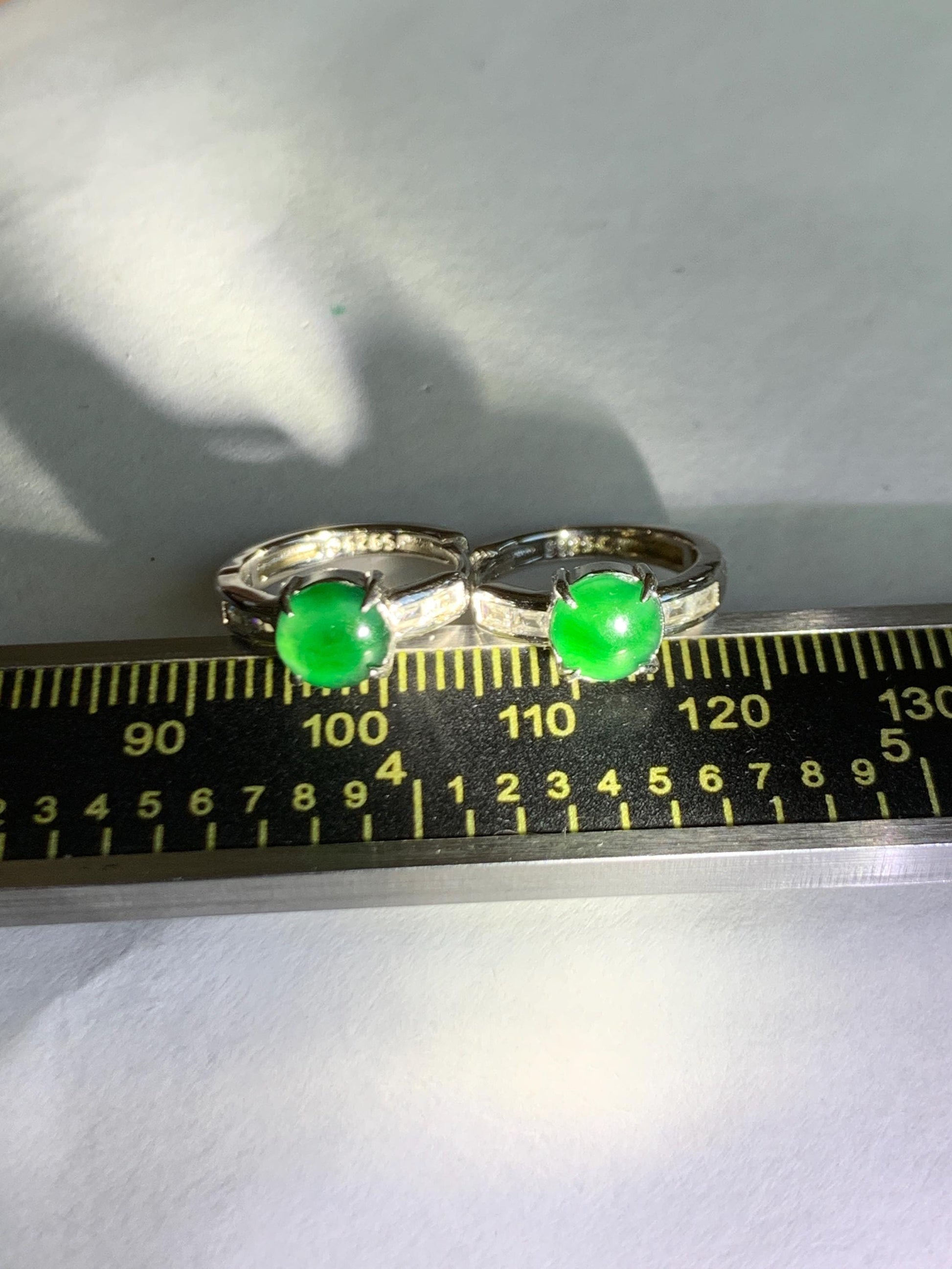 Natural Grade A Guatemalan Icy Translucent Rich Green Jade Jadeite Solitaire Style Huggie Hoop Earrings Sterling Silver 天然冰危绿翡翠镶嵌耳包 WLL77