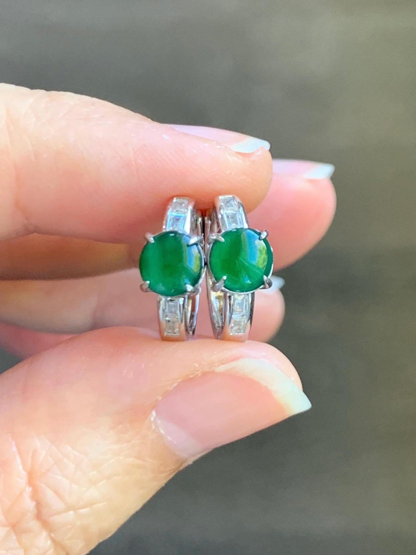 Natural Grade A Guatemalan Icy Translucent Rich Green Jade Jadeite Solitaire Style Huggie Hoop Earrings Sterling Silver 天然冰危绿翡翠镶嵌耳包 WLL77