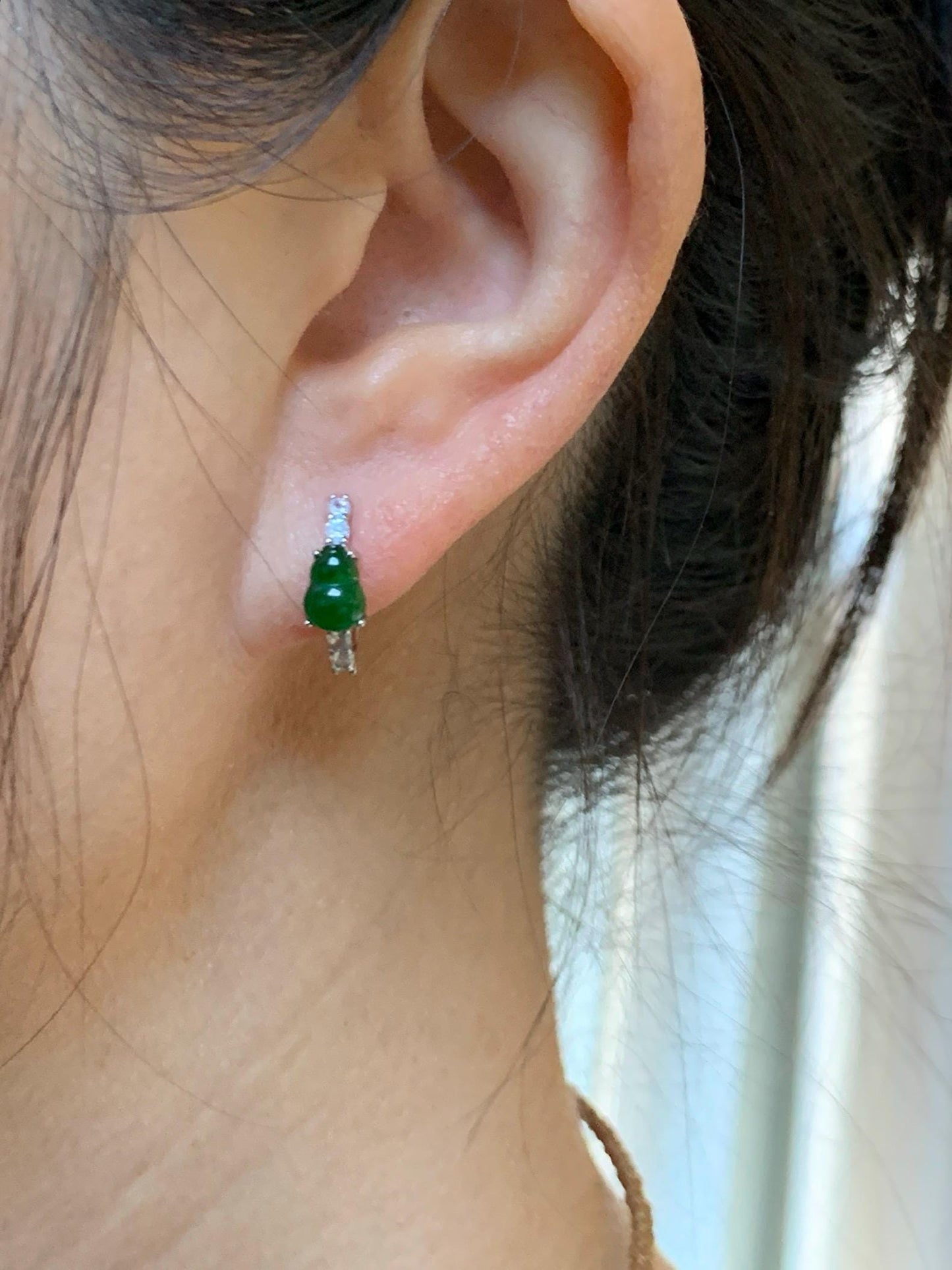 Natural Grade A Guatemalan Icy Translucent Vibrant Green Jade Jadeite Gourd Hulu Hoop Huggie Earrings Sterling Silver 天然冰危绿翡翠葫芦银镶耳包 WCH99