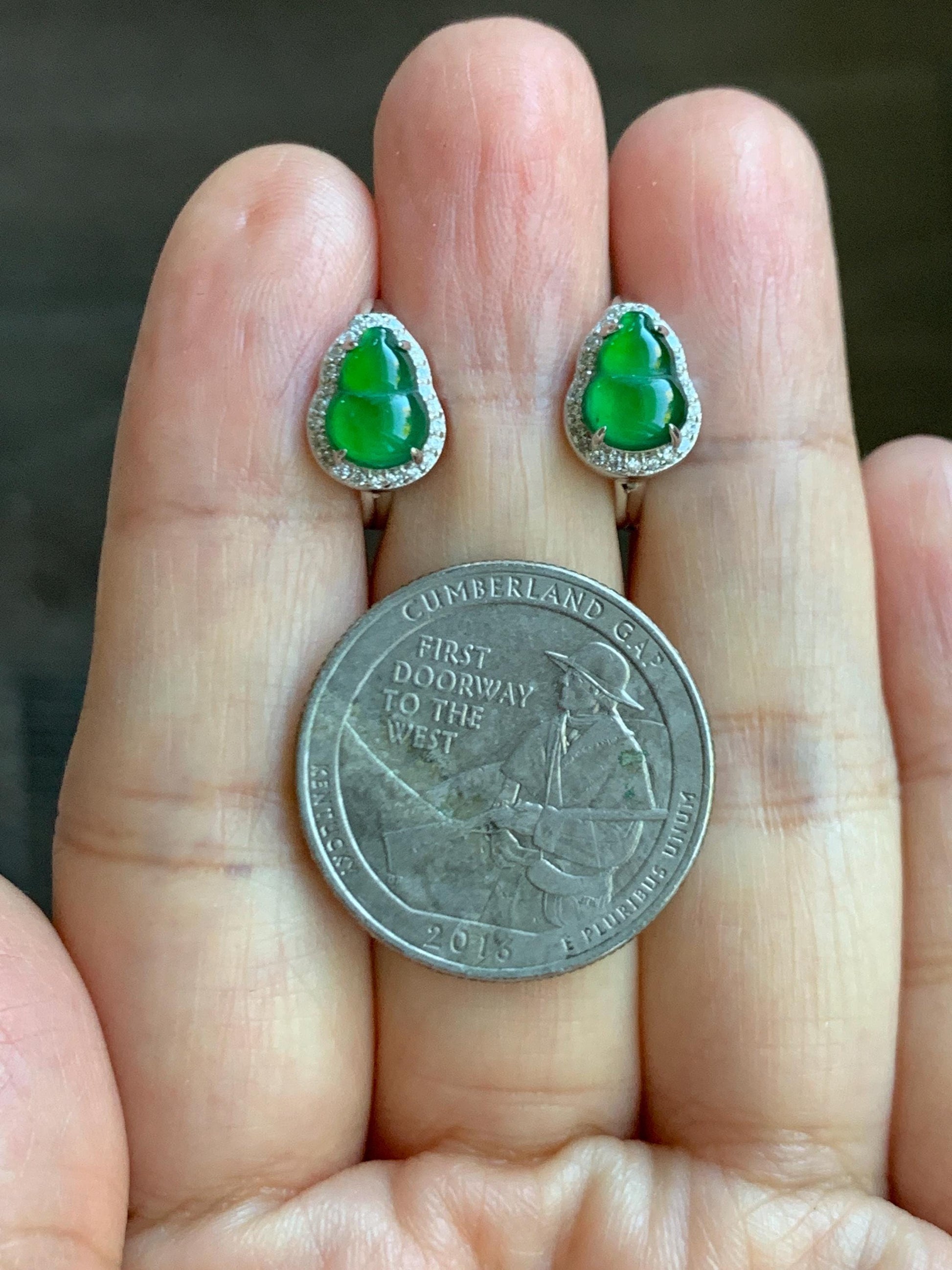 Natural Grade A Guatemalan Icy Translucent Vibrant Green Jade Jadeite Gourd Hulu Hoop Huggie Earrings Sterling Silver 天然冰危绿翡翠葫芦银镶耳包 WDH110