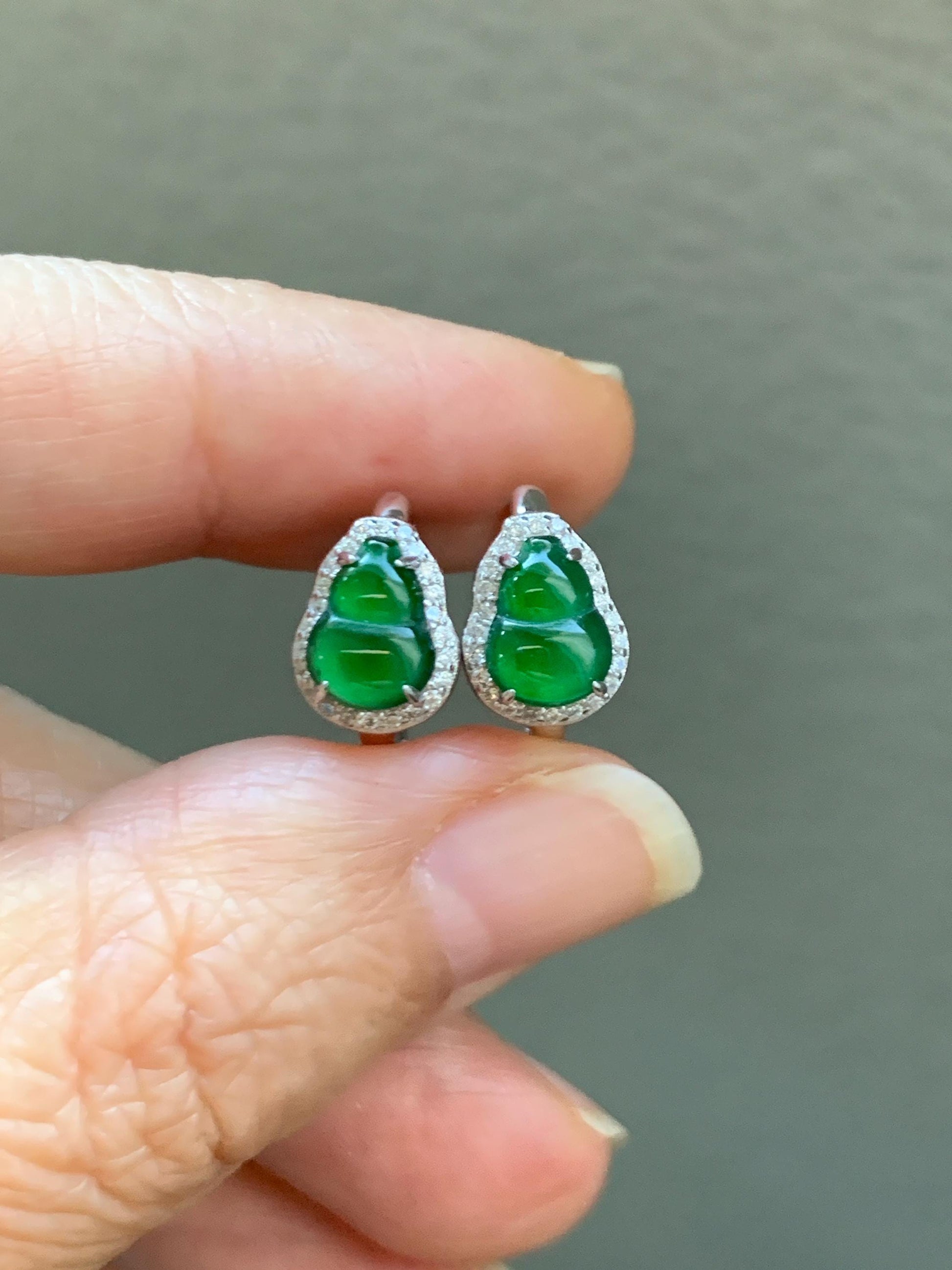 Natural Grade A Guatemalan Icy Translucent Vibrant Green Jade Jadeite Gourd Hulu Hoop Huggie Earrings Sterling Silver 天然冰危绿翡翠葫芦银镶耳包 WDH110
