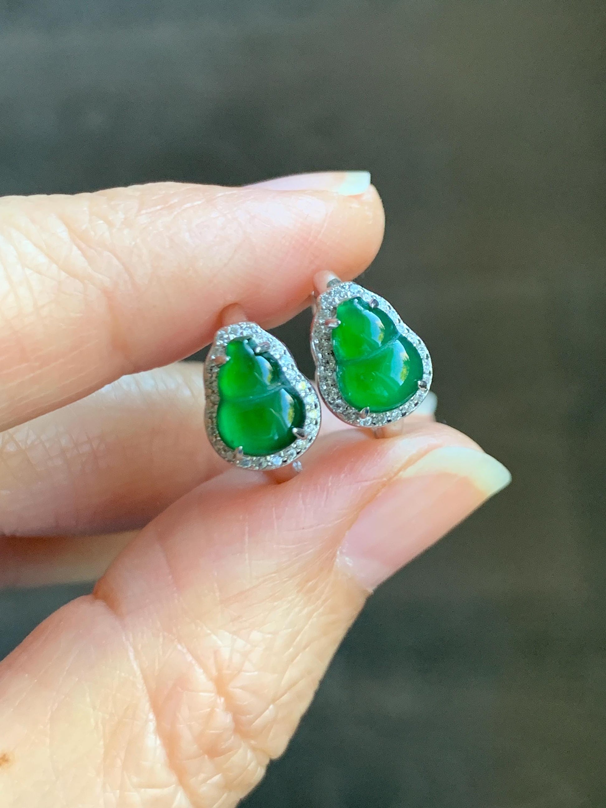 Natural Grade A Guatemalan Icy Translucent Vibrant Green Jade Jadeite Gourd Hulu Hoop Huggie Earrings Sterling Silver 天然冰危绿翡翠葫芦银镶耳包 WDH110