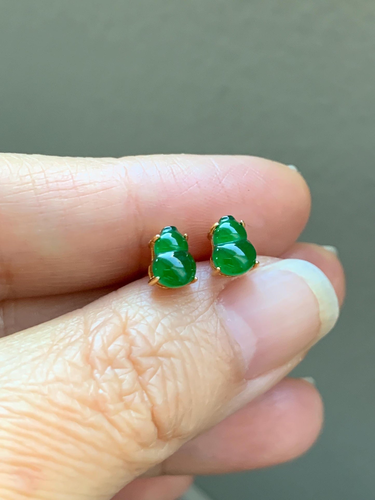 Natural Grade A Guatemalan Icy Translucent Vibrant Green Jade Jadeite Gourd Hulu Stud Earrings Sterling Silver 天然冰危绿翡翠葫芦银耳钉WHJ150B