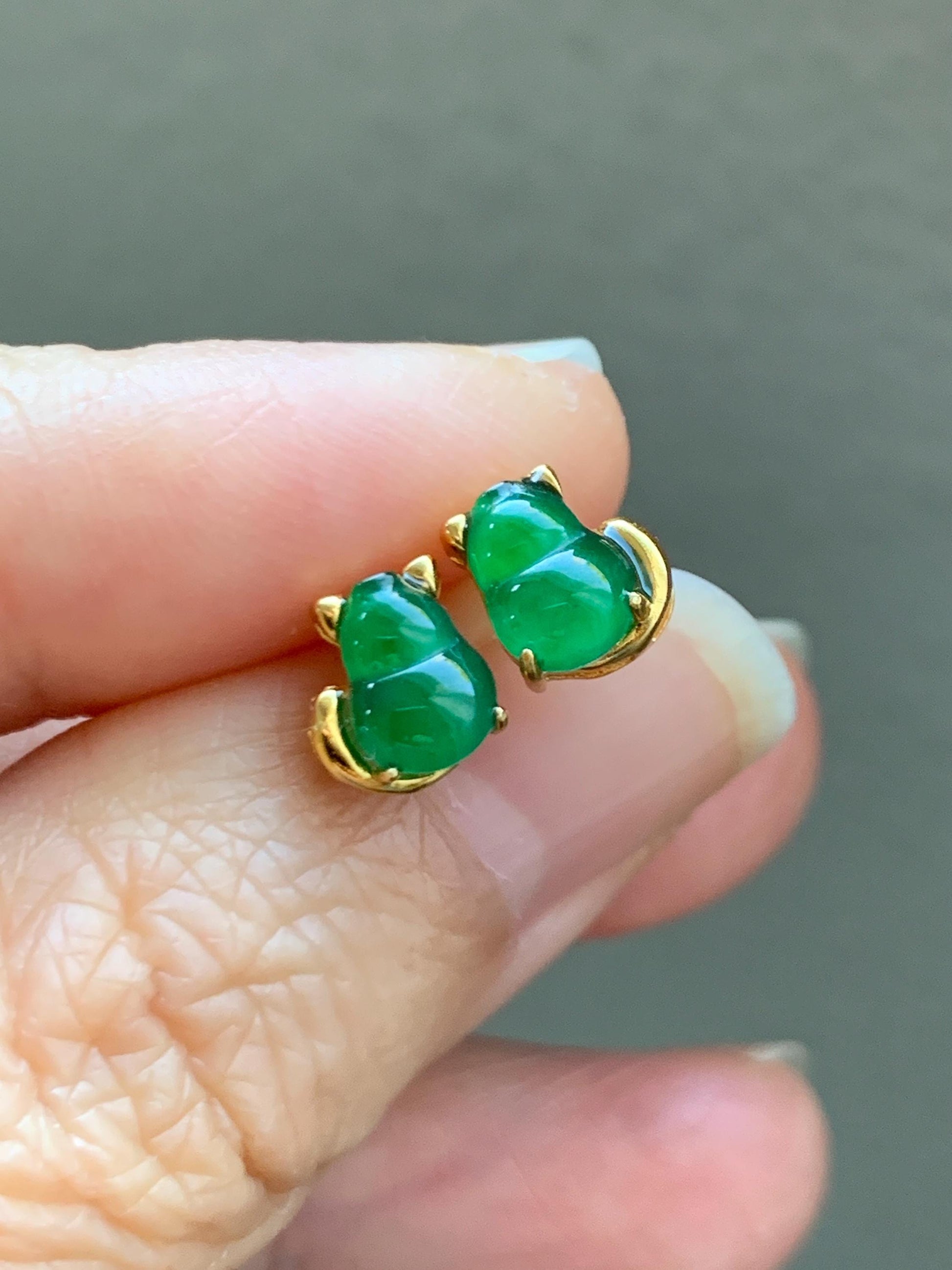 Natural Grade A Guatemalan Icy Translucent Vibrant Green Jade Jadeite Gourd Hulu Cat Stud Earrings Sterling Silver 天然冰危绿翡翠葫芦猫咪耳钉WHJ150A