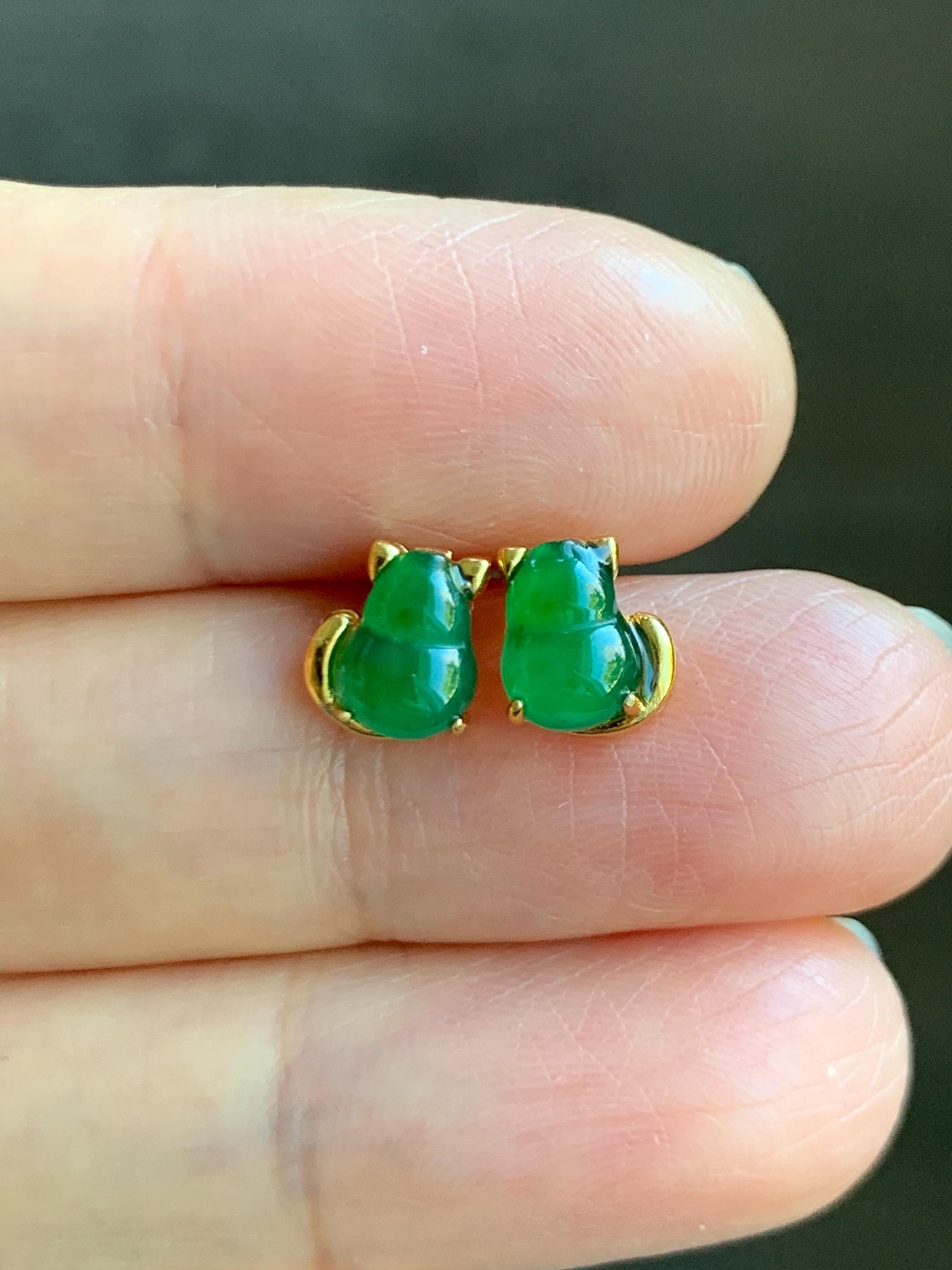 Natural Grade A Guatemalan Icy Translucent Vibrant Green Jade Jadeite Gourd Hulu Cat Stud Earrings Sterling Silver 天然冰危绿翡翠葫芦猫咪耳钉WHJ150A