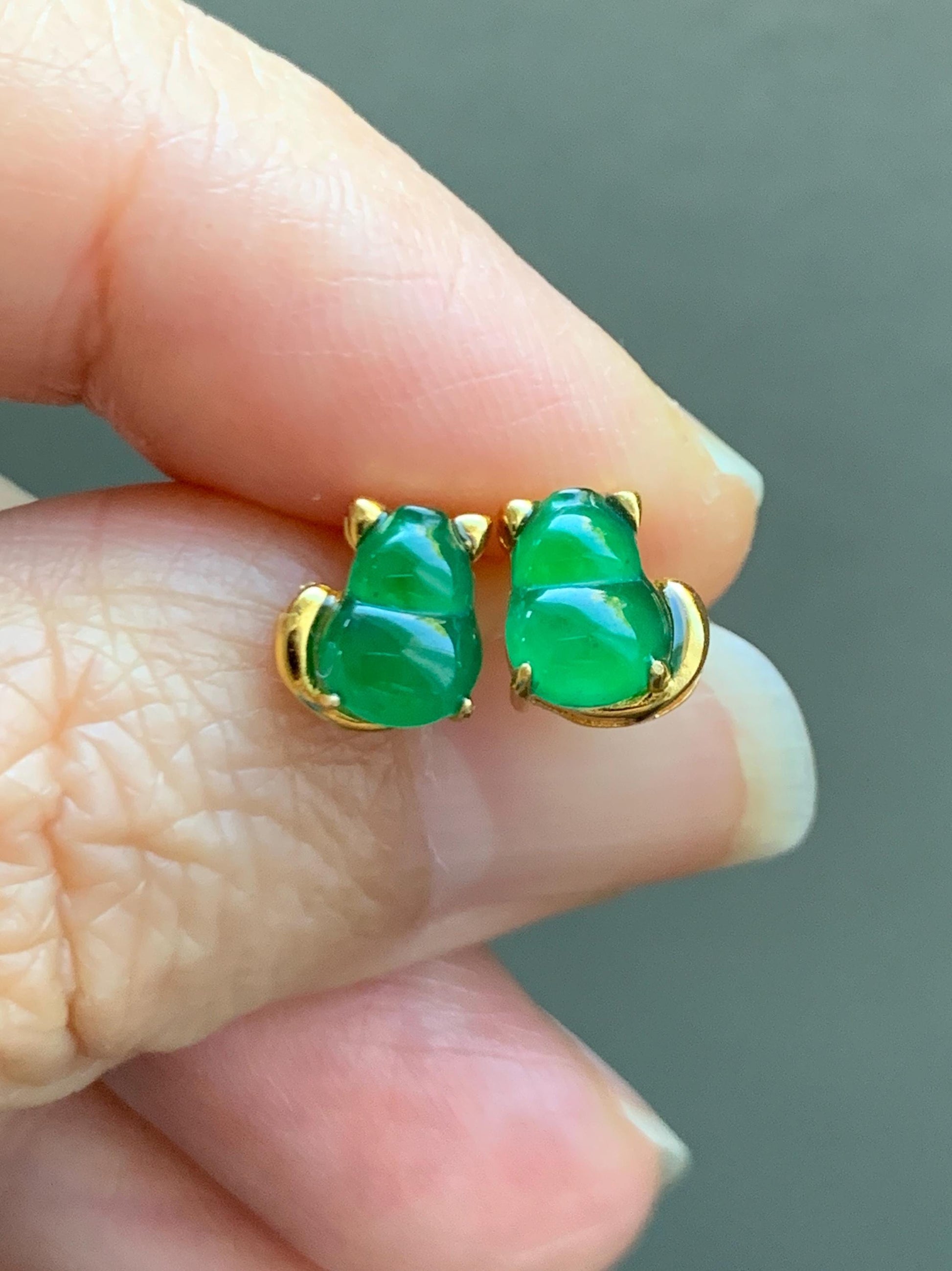 Natural Grade A Guatemalan Icy Translucent Vibrant Green Jade Jadeite Gourd Hulu Cat Stud Earrings Sterling Silver 天然冰危绿翡翠葫芦猫咪耳钉WHJ150A