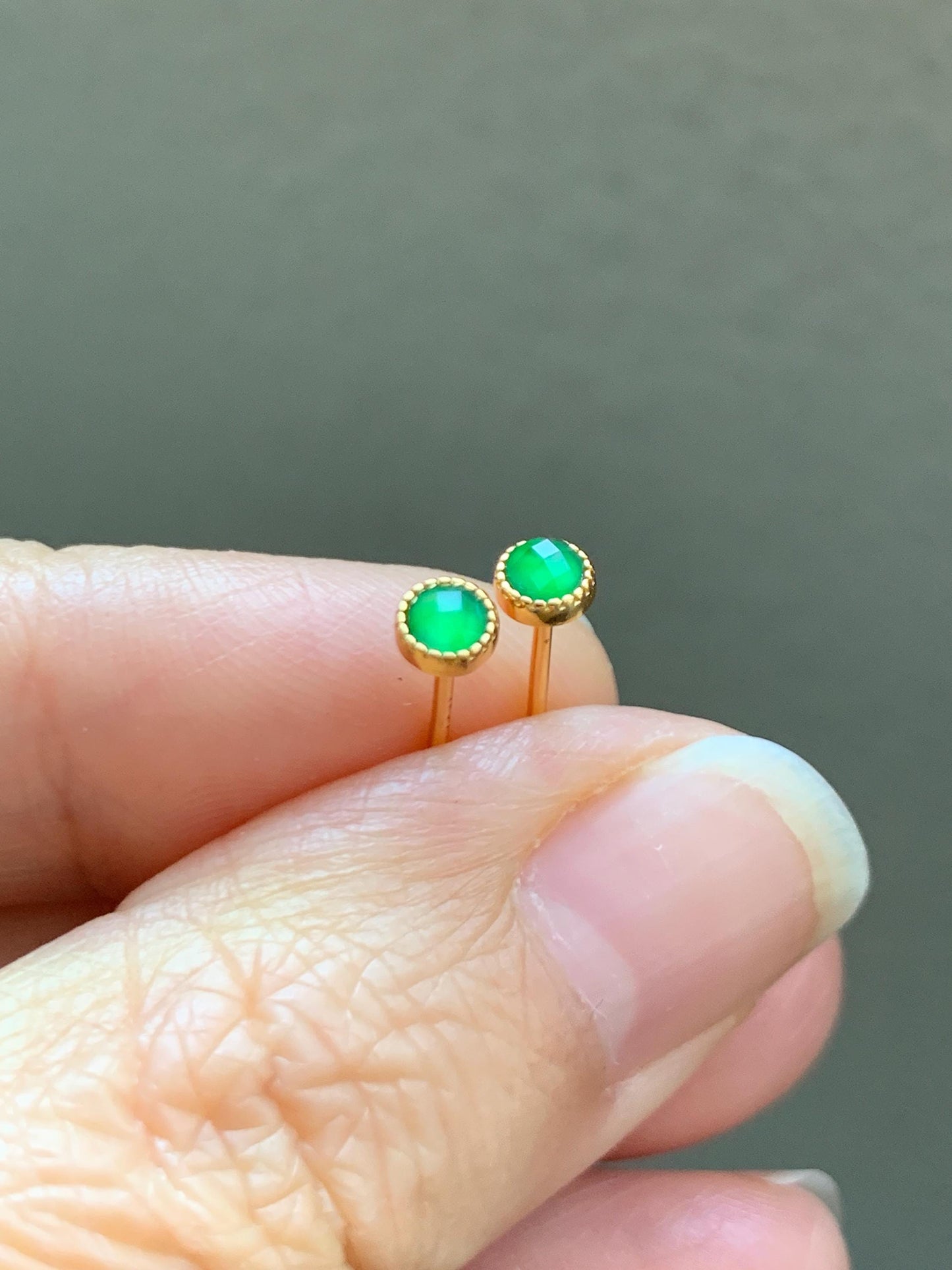 Natural Grade A Guatemalan Icy Translucent Vibrant Green Jade Jadeite Faceted Petite Stud Earrings Sterling Silver 天然冰危绿翡翠切割面耳钉 QGW105A