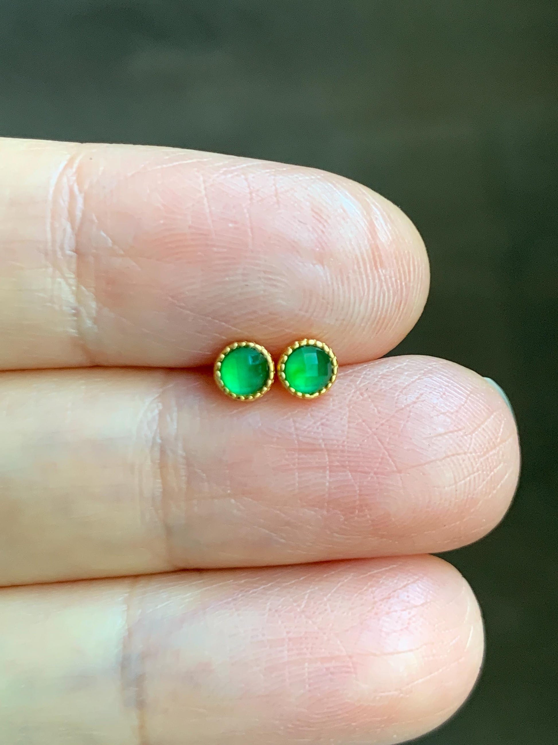 Natural Grade A Guatemalan Icy Translucent Vibrant Green Jade Jadeite Faceted Petite Stud Earrings Sterling Silver 天然冰危绿翡翠切割面耳钉 QGW105A