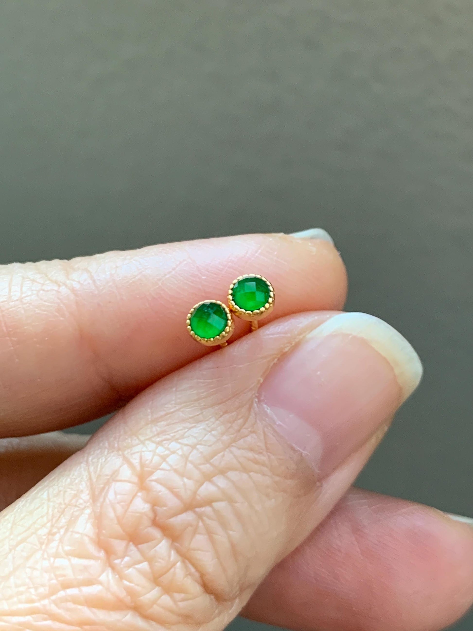 Natural Grade A Guatemalan Icy Translucent Vibrant Green Jade Jadeite Faceted Petite Stud Earrings Sterling Silver 天然冰危绿翡翠切割面耳钉 QGW105B