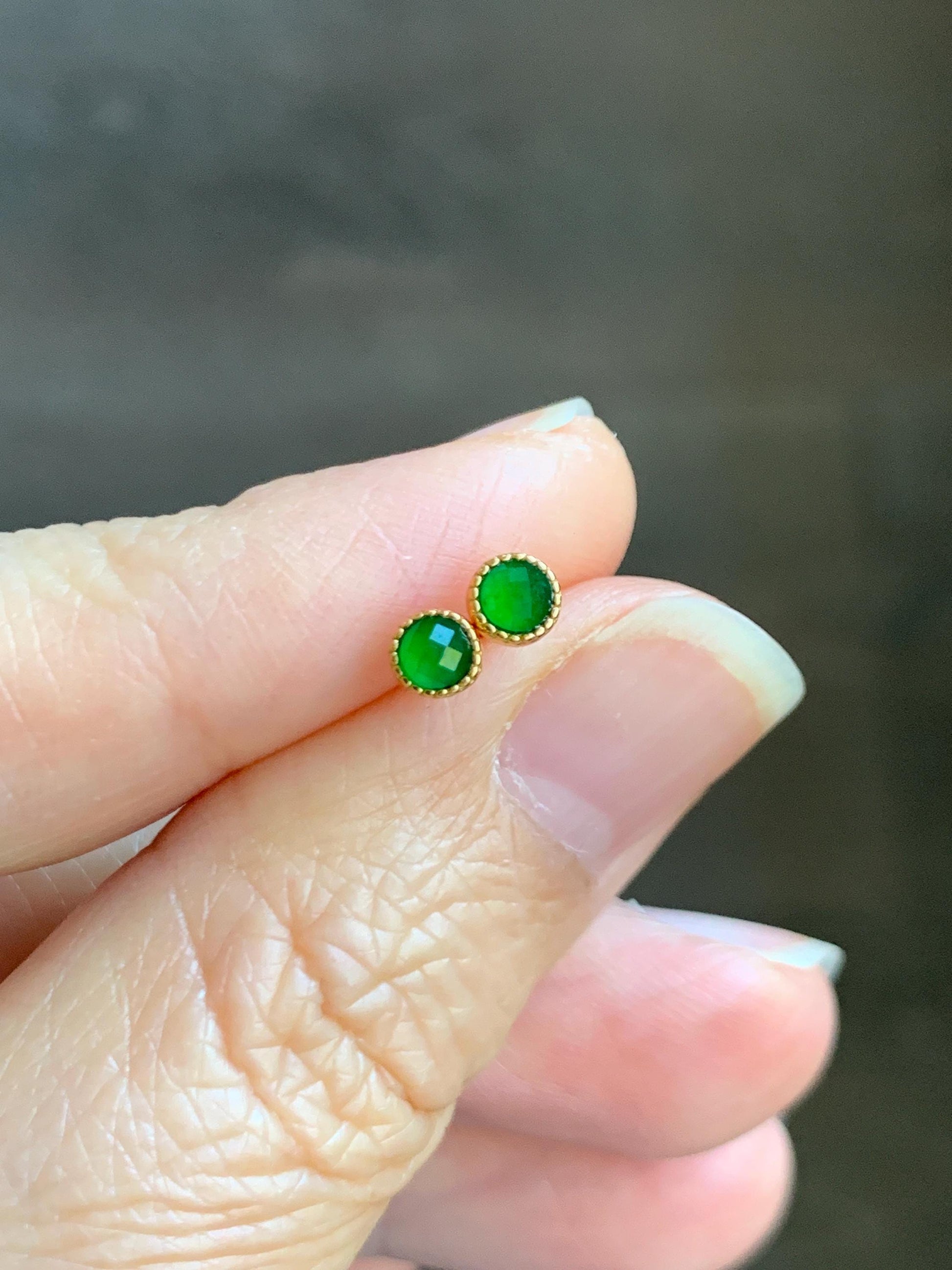 Natural Grade A Guatemalan Icy Translucent Vibrant Green Jade Jadeite Faceted Petite Stud Earrings Sterling Silver 天然冰危绿翡翠切割面耳钉 QGW105B