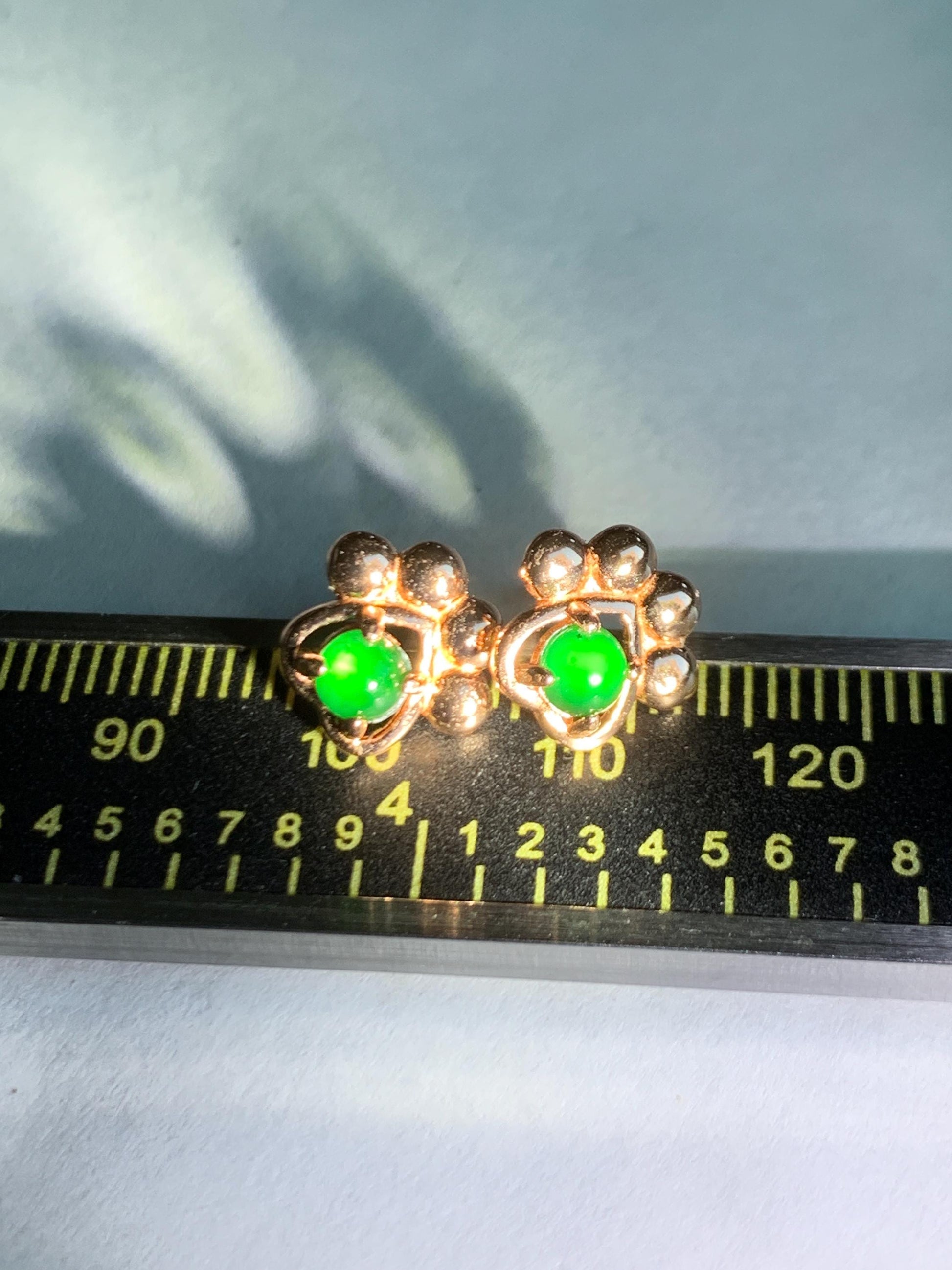 Natural Grade A Guatemalan Icy Translucent Vibrant Green Jade Jadeite Paw Print Stud Earrings Sterling Silver RG Overlay 天然冰危绿翡翠爪印耳钉 WLP55