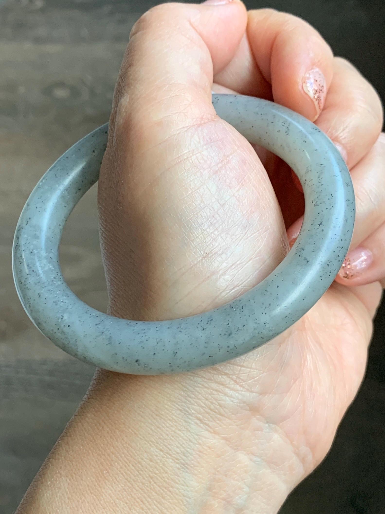 Certified Natural Nephrite Jade Translucent Gray Wuji Marbled Bangle Bracelet Matte Finish 56.7mm 7” 53g 天然和田玉乌鸡黑芝麻花圆条哑光手镯 145