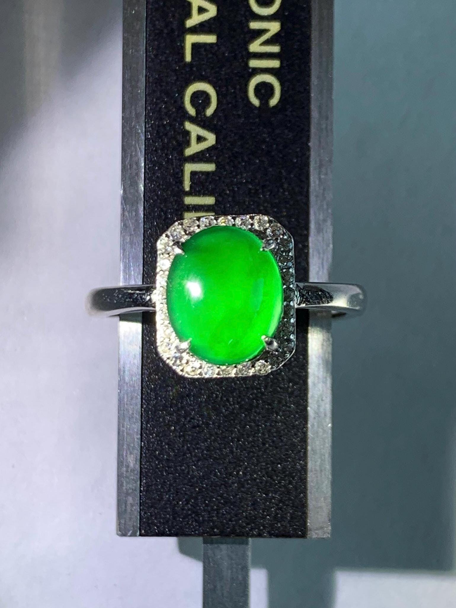 Natural Grade A Guatemalan Icy Translucent Vibrant Green Oval Jade Jadeite Ring Sterling Silver Size 7 US Adjustable 天然冰危绿翡翠蛋面银镶戒指 WLO110