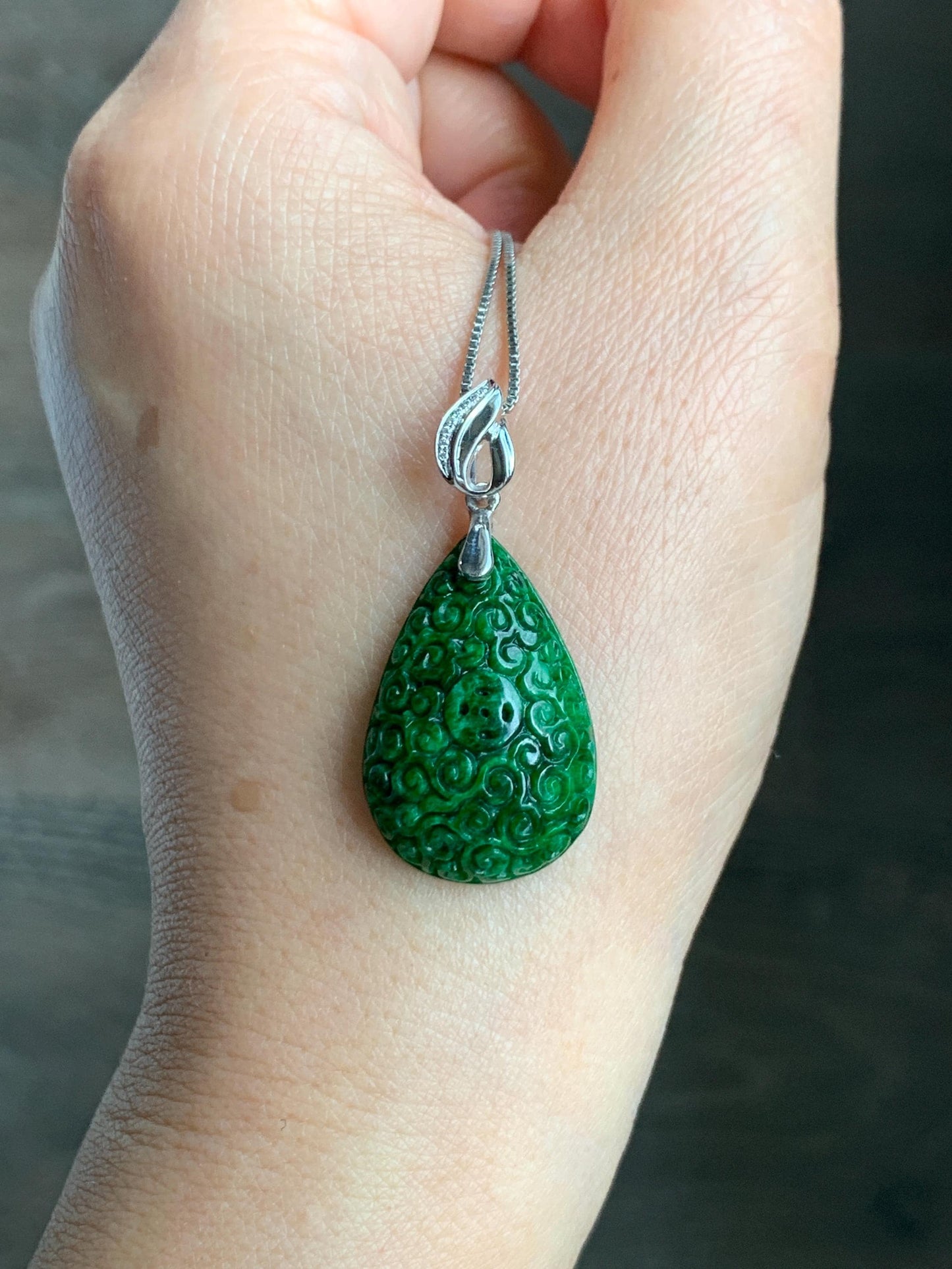 Certified Natural Grade A Intense “Hot” Green Jade Jadeite Engraved Teardrop Pendant 14K White Gold Moissanite 6g 天然满辣绿花青翡翠仿古雕水滴吊坠 160