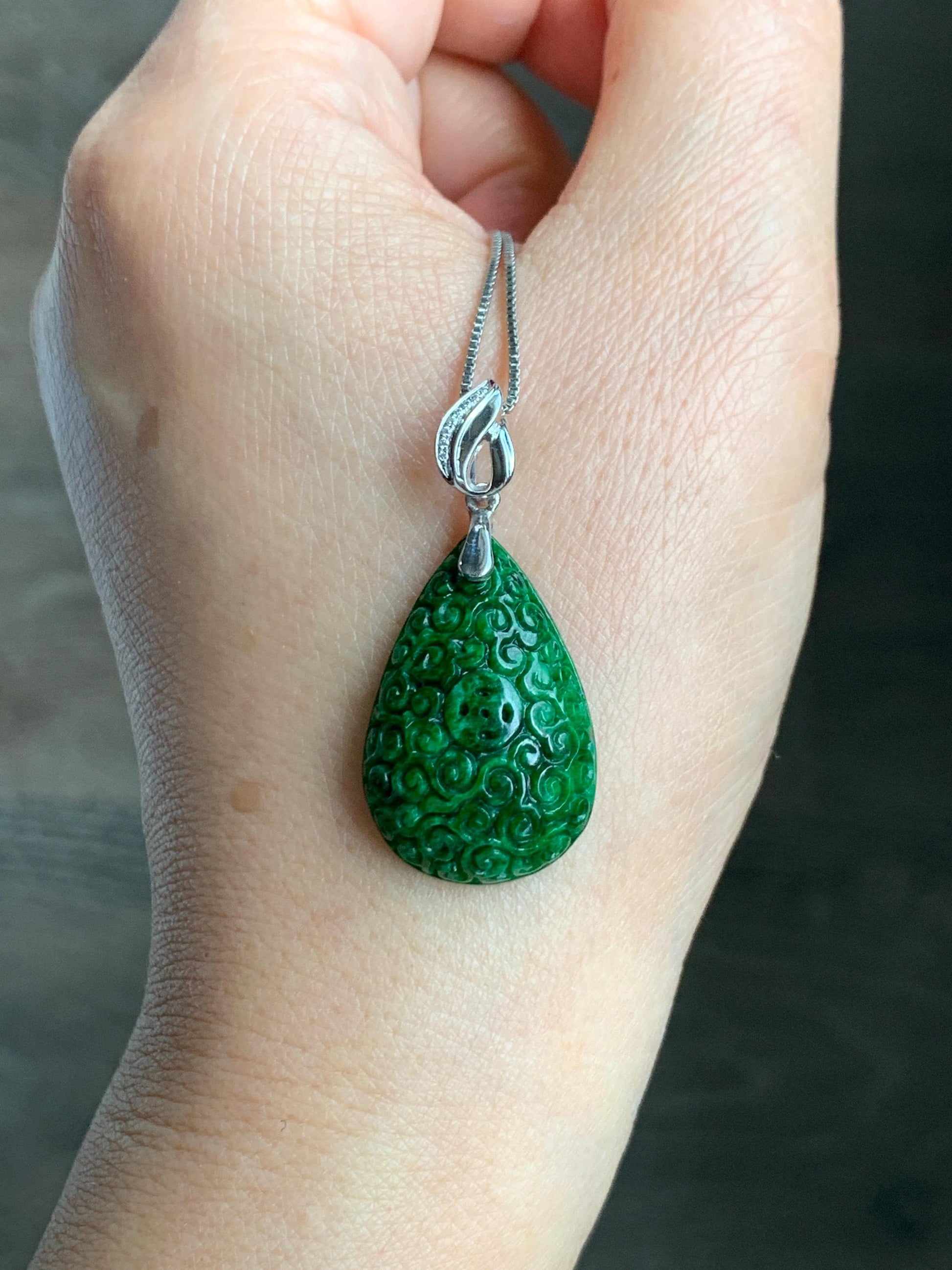 Certified Natural Grade A Intense “Hot” Green Jade Jadeite Engraved Teardrop Pendant 14K White Gold Moissanite 6g 天然满辣绿花青翡翠仿古雕水滴吊坠 160