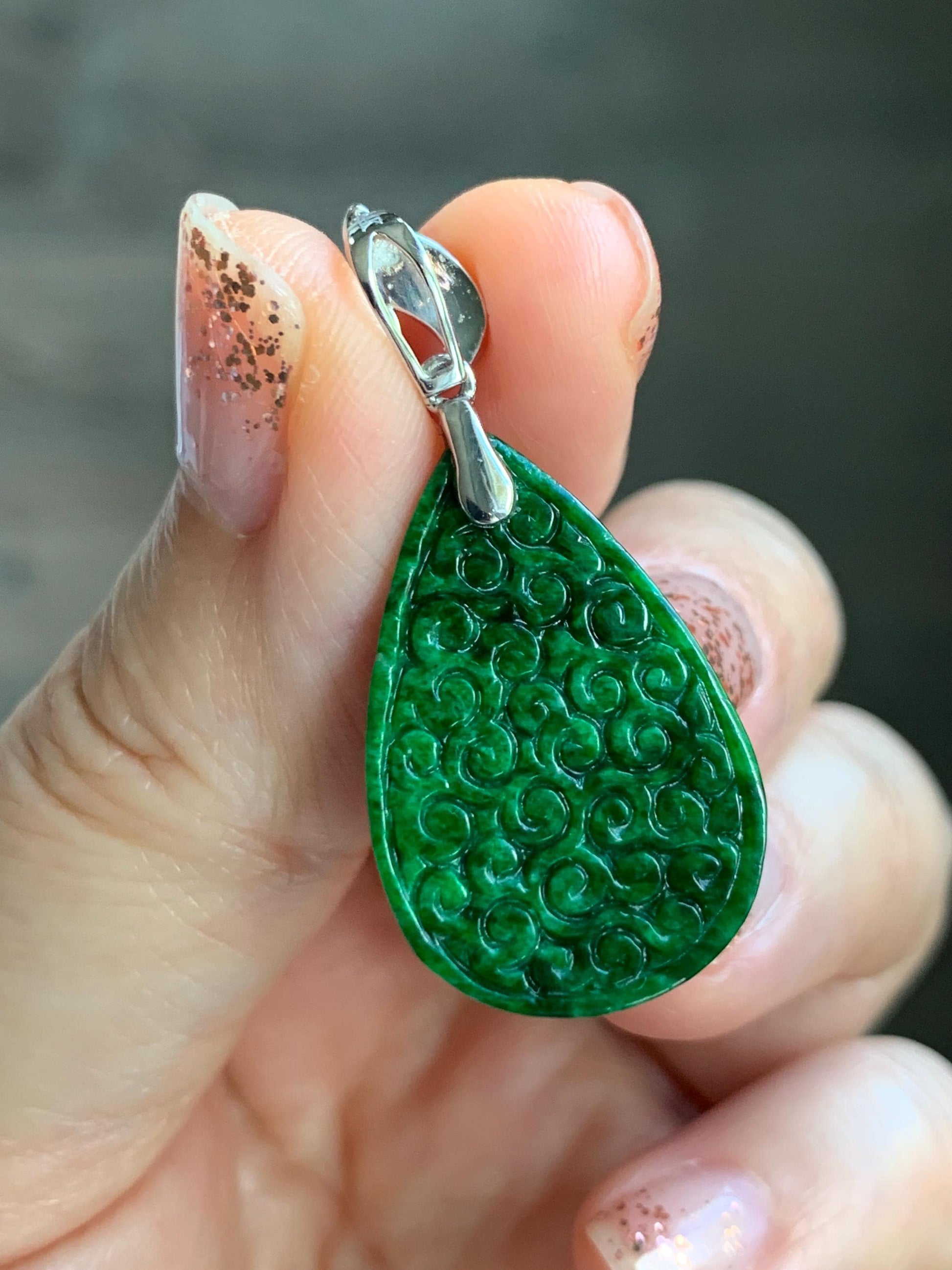 Certified Natural Grade A Intense “Hot” Green Jade Jadeite Engraved Teardrop Pendant 14K White Gold Moissanite 6g 天然满辣绿花青翡翠仿古雕水滴吊坠 160