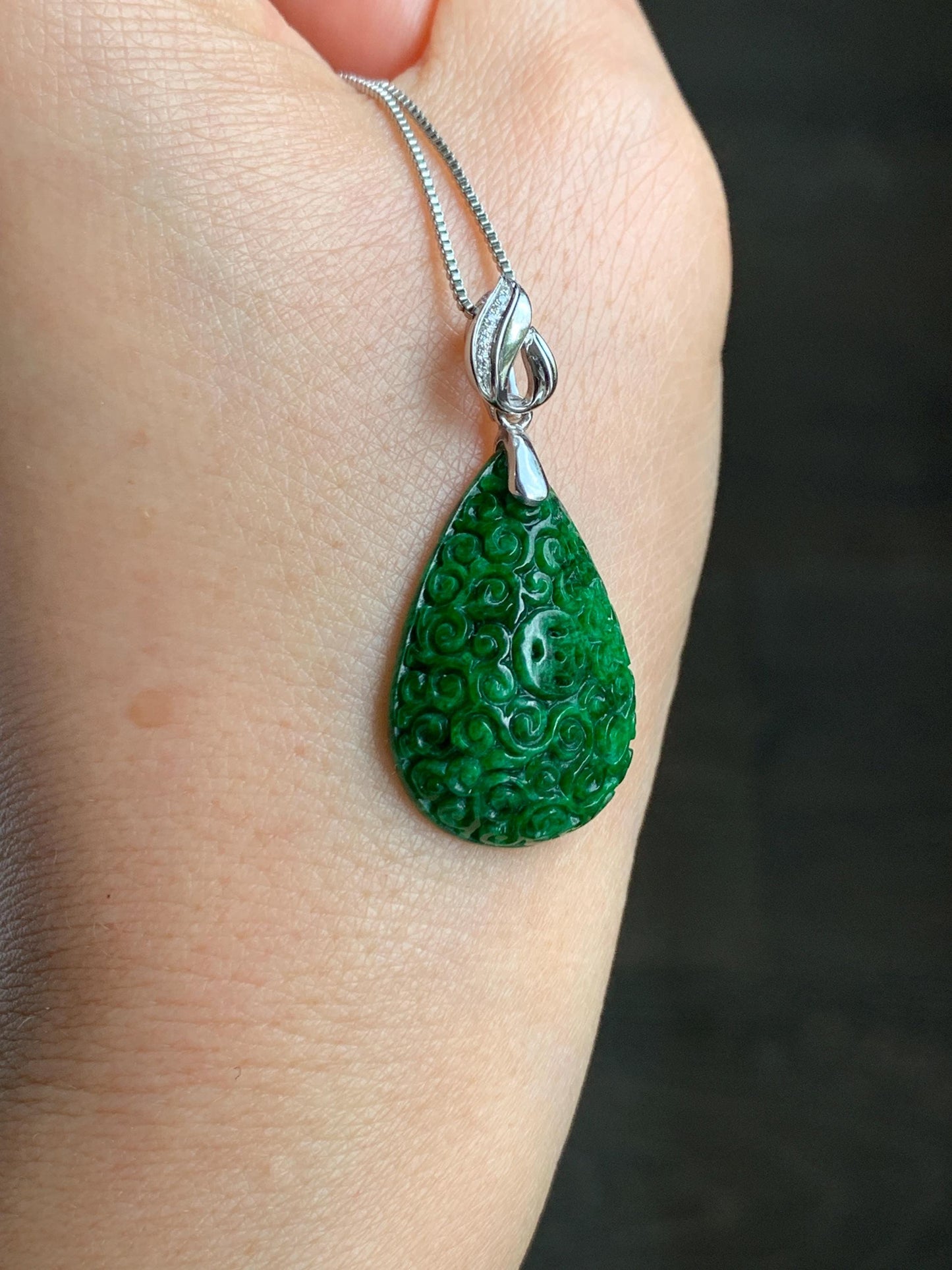 Certified Natural Grade A Intense “Hot” Green Jade Jadeite Engraved Teardrop Pendant 14K White Gold Moissanite 6g 天然满辣绿花青翡翠仿古雕水滴吊坠 160