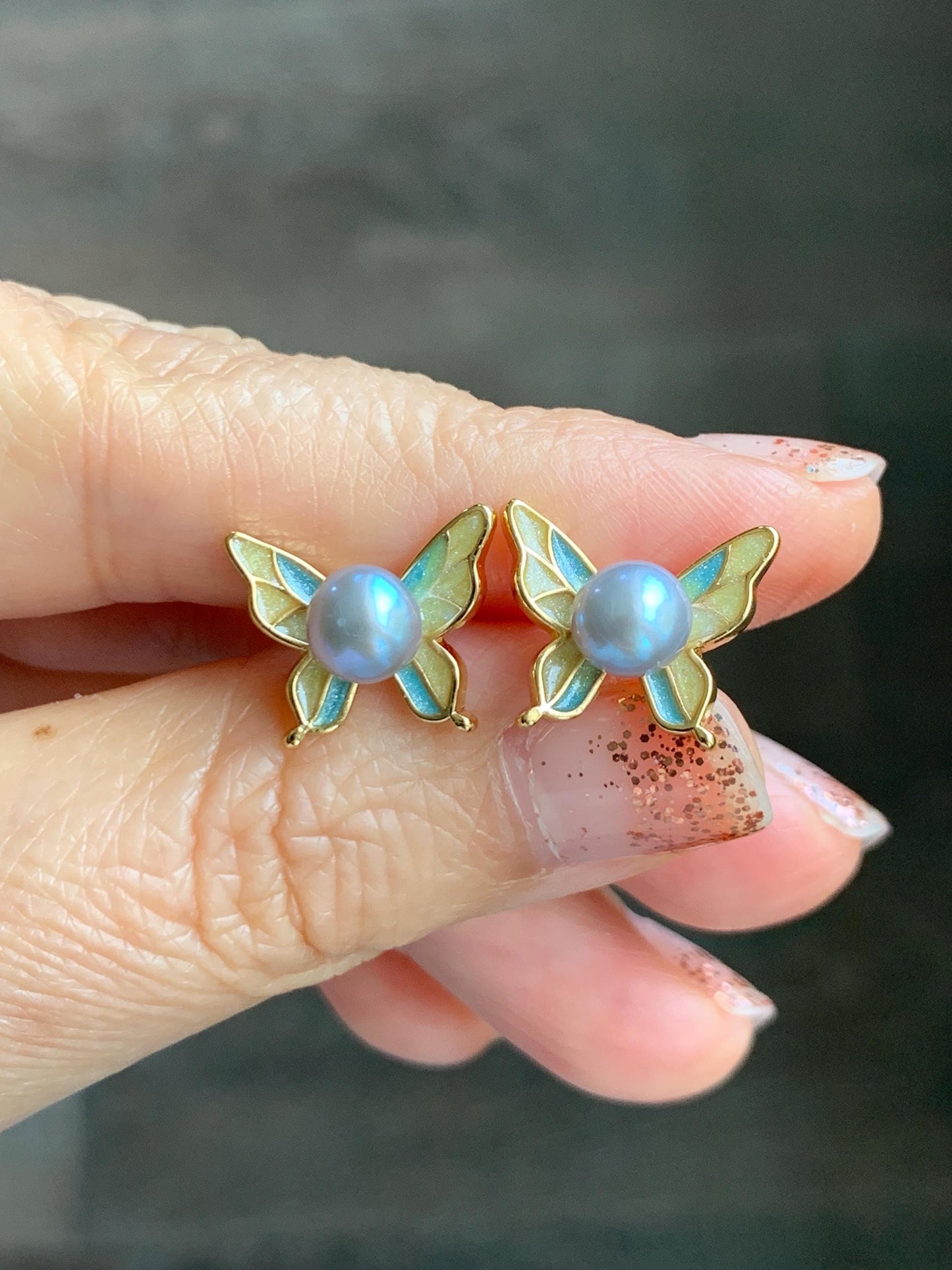 Natural Untreated Freshwater Button Pearl Silver Gray Butterfly Stud Earrings Sterling Silver Posts 6.3mm 天然淡水银灰珍珠蝴蝶纯银针包金耳钉 A