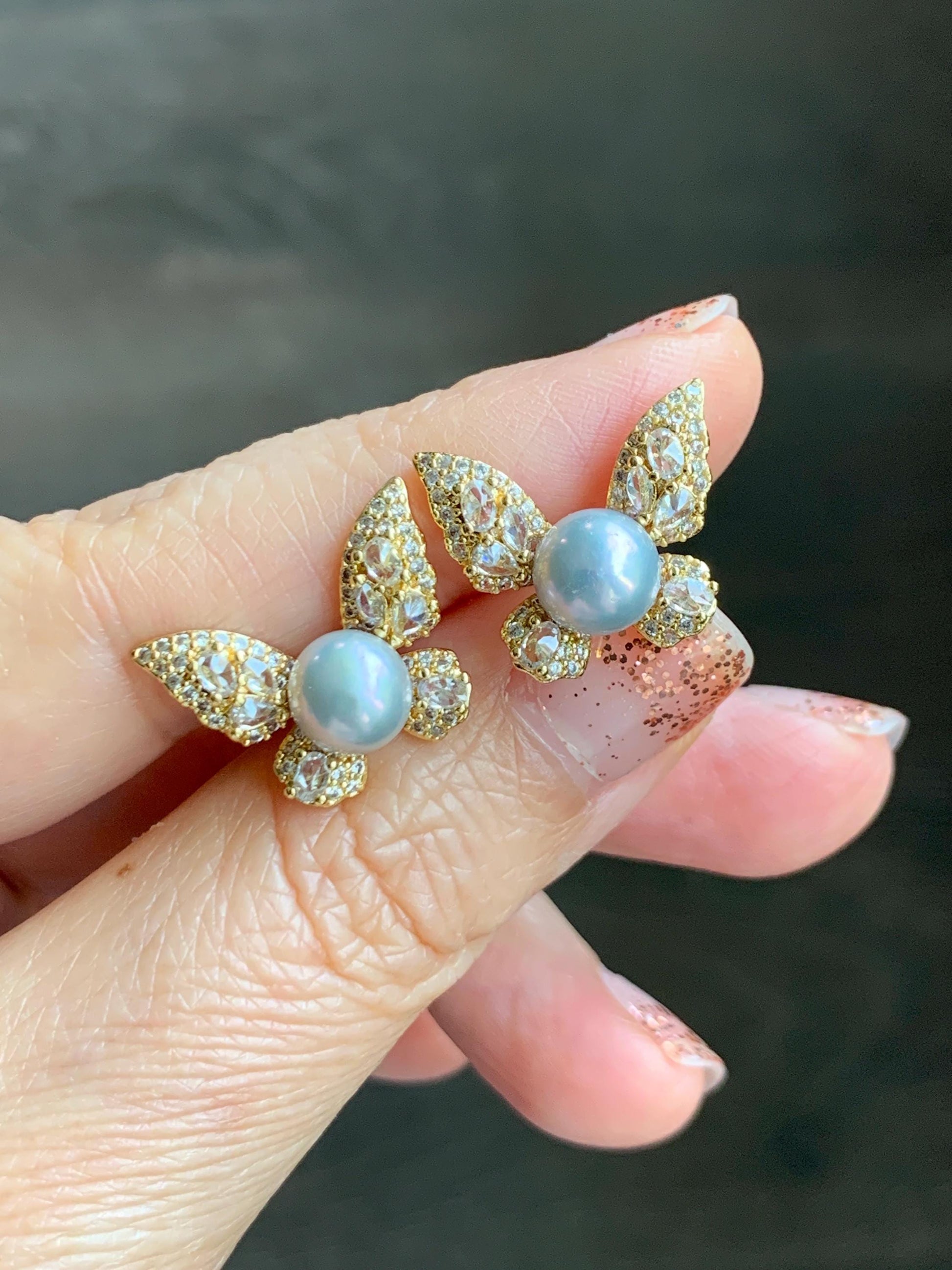 Natural Untreated Freshwater Button Pearl Silver Gray Butterfly Stud Earrings Sterling Silver Posts 7.4mm 天然淡水银灰珍珠蝴蝶纯银针包金耳钉 B